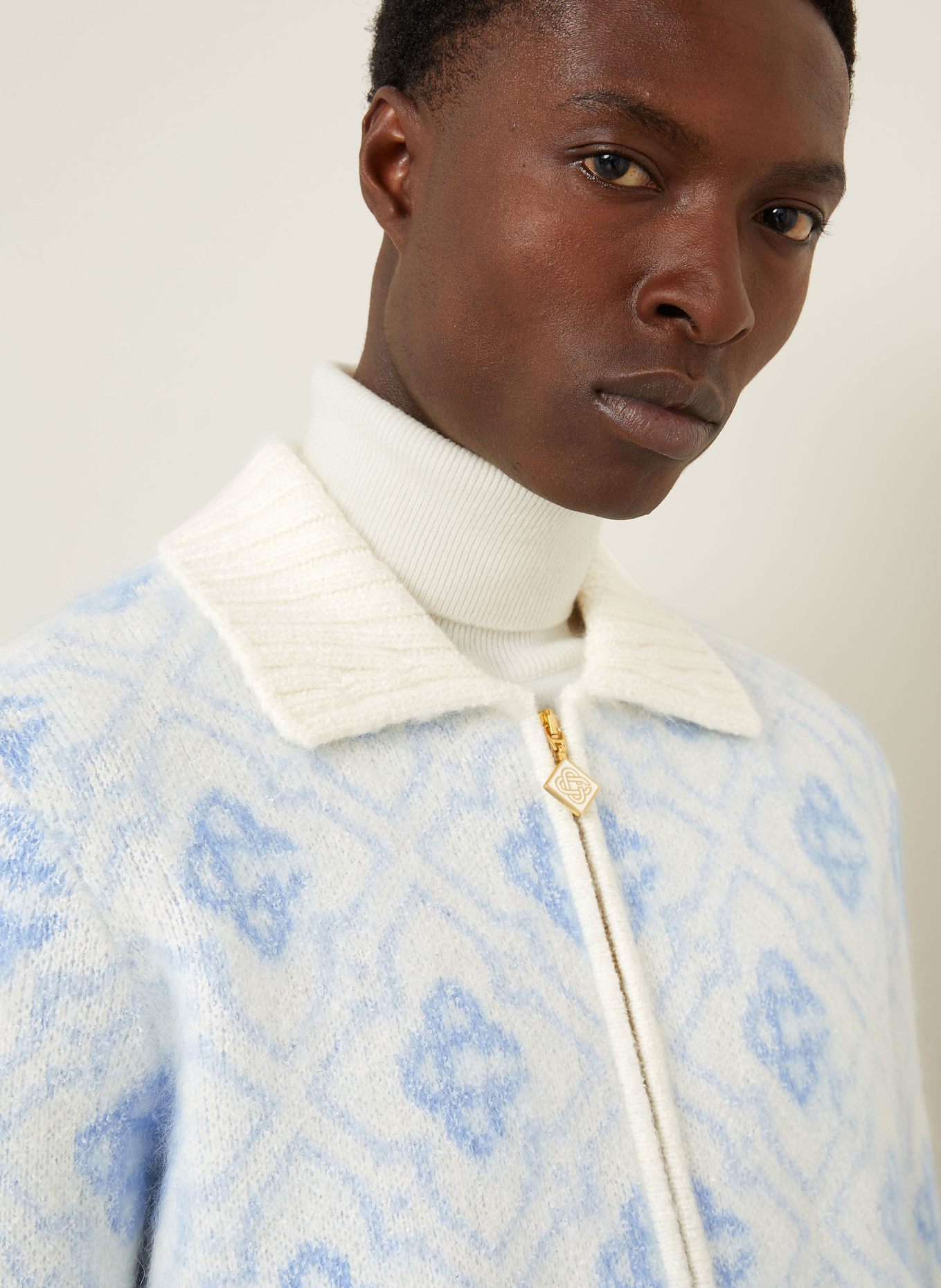 Casablanca Strickjacke: ECRU / HELLBLAU