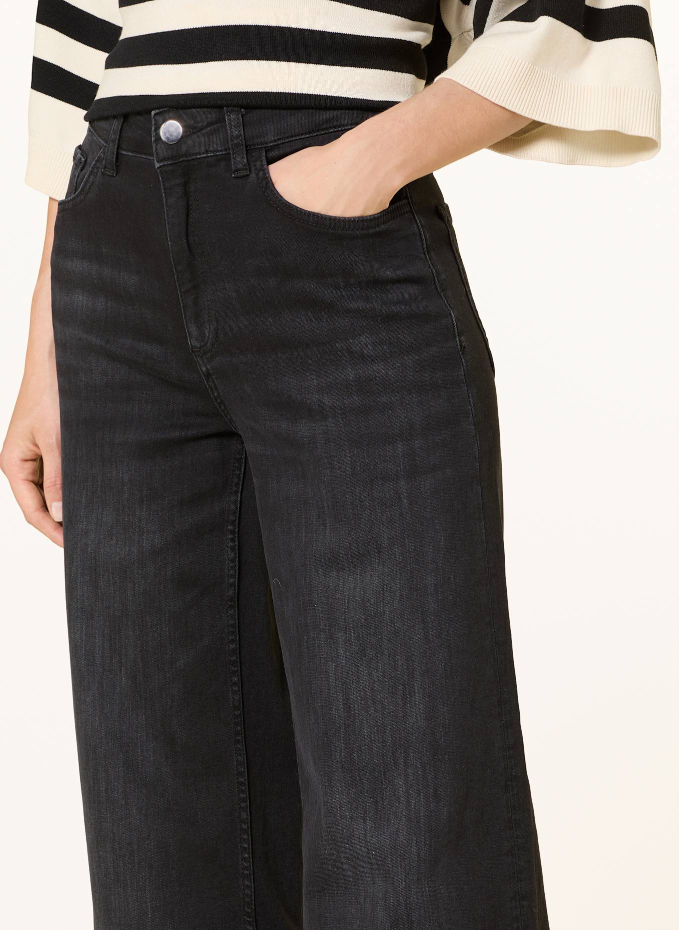 Rich & Royal Flared Jeans: 900 DENIM BLACK