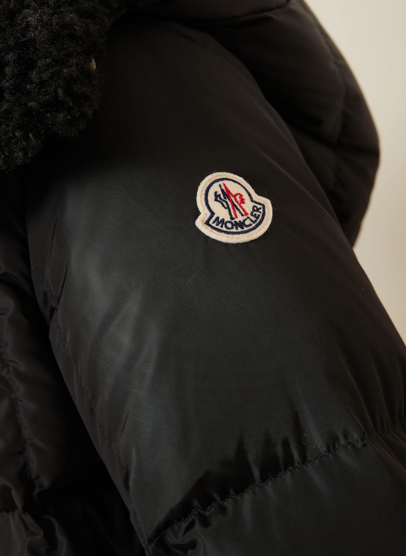 MONCLER Daunenjacke CASTELNOU mit Teddyfell: SCHWARZ