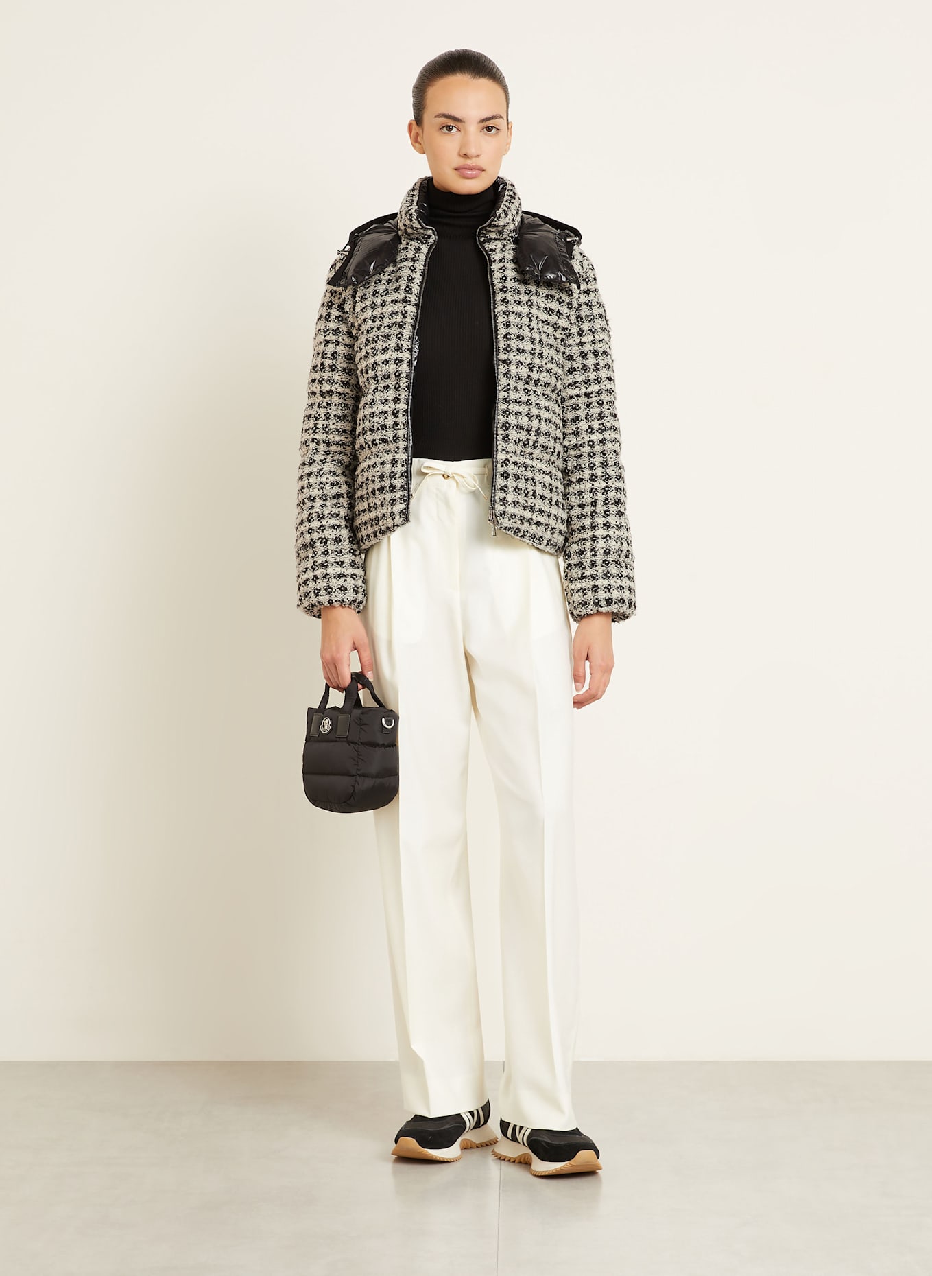 MONCLER Daunenjacke ANDRONNE mit abnehmbarer Kapuze und Glitzergarn: SCHWARZ / WEISS