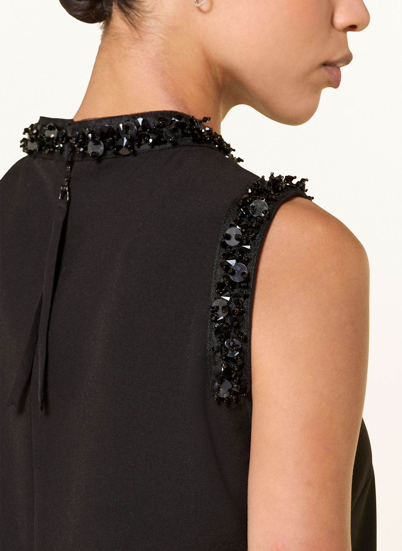 LUISA CERANO Etuikleid mit Schmuckperlen und Pailletten: SCHWARZ