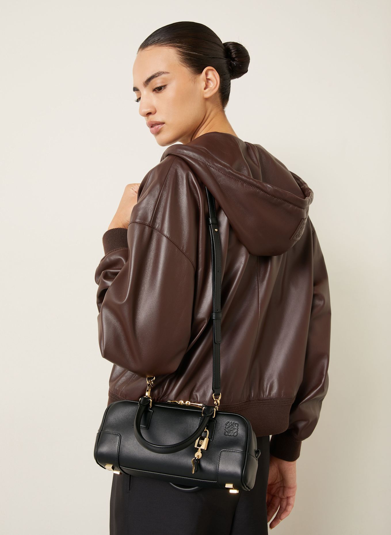 LOEWE Handtasche AMAZONA 23 CROPPED: SCHWARZ