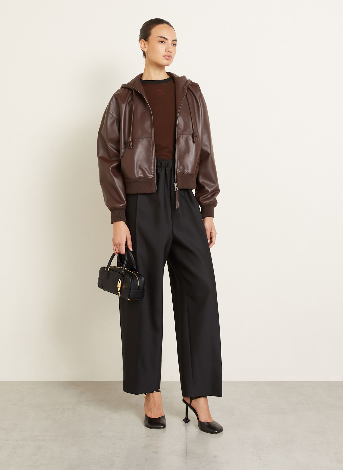 LOEWE Handtasche AMAZONA 23 CROPPED: SCHWARZ