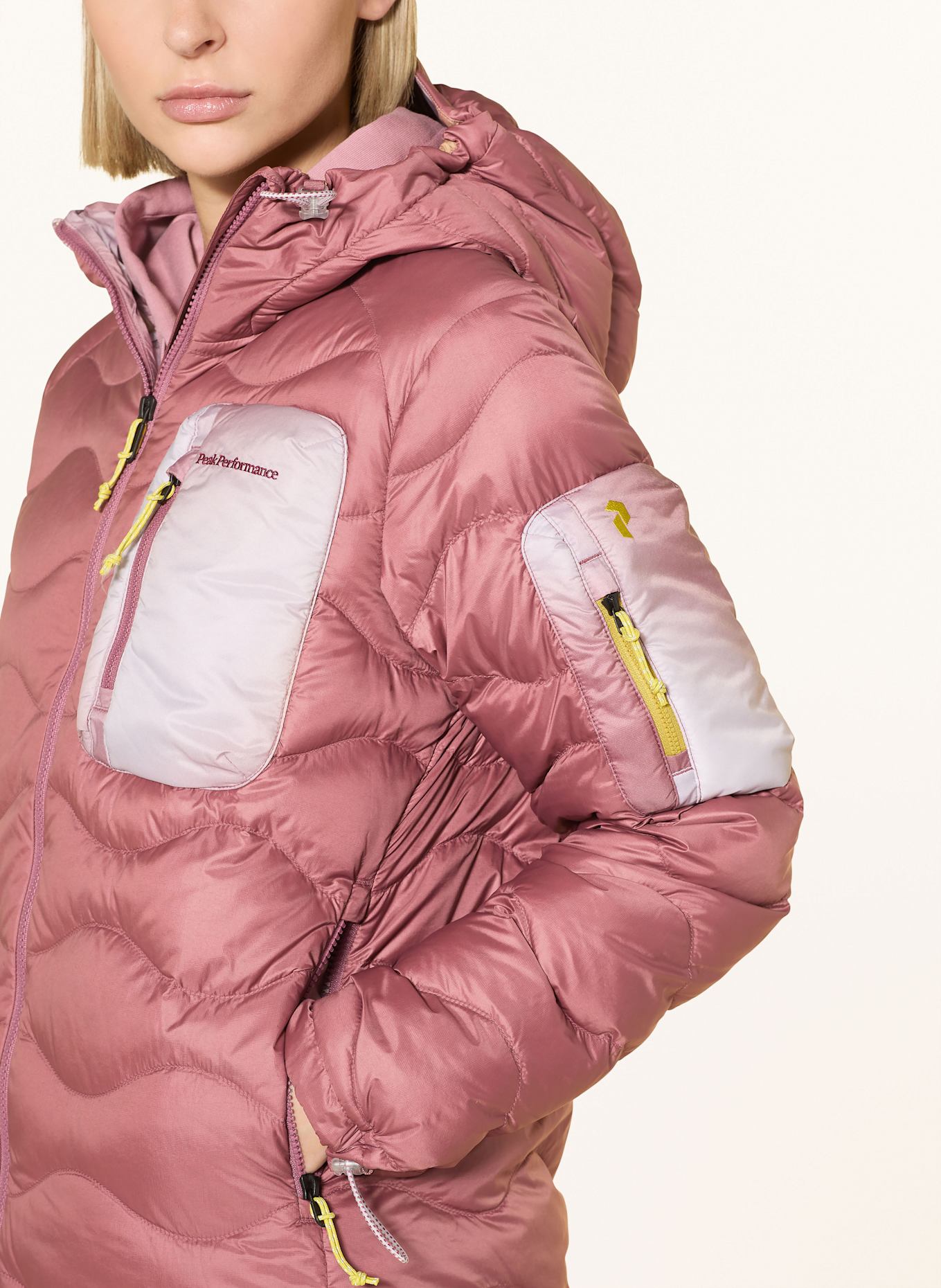 Peak Performance Lightweight-Daunenjacke HELIUM UTILITY DOWN HOOD: ROSÉ