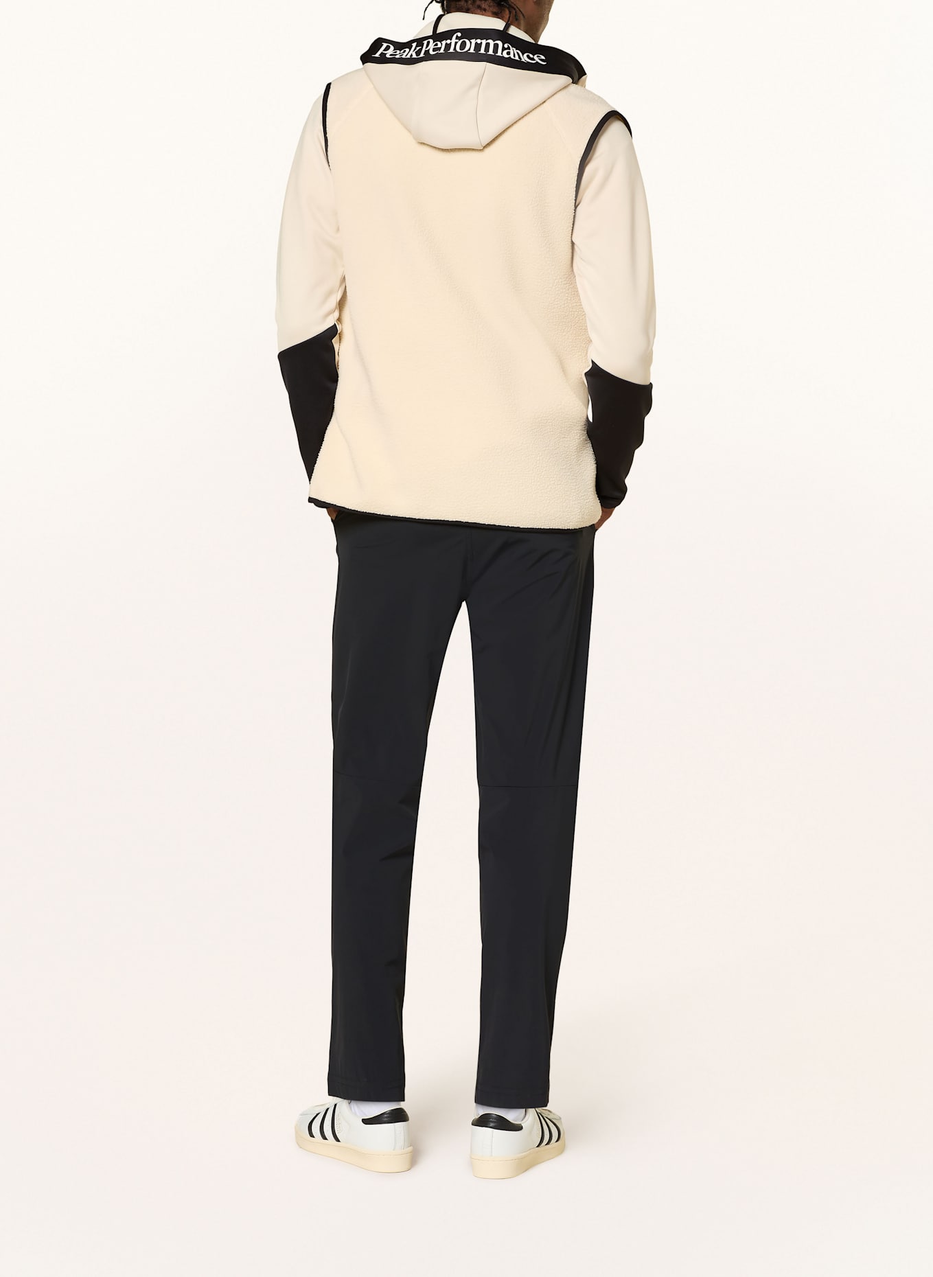 Peak Performance Fleecová vesta NATURERUSH PILE: REŽNÁ / ČERNÁ