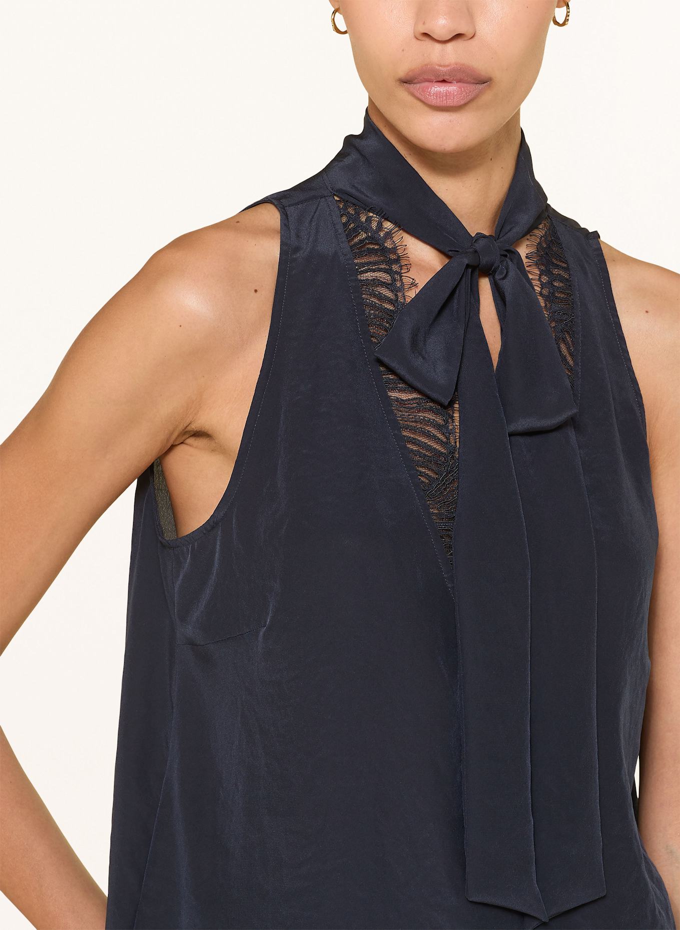 LUISA CERANO Bluzka bez rękawów z wiązaniem pod szyją i koronką: GRANATOWY