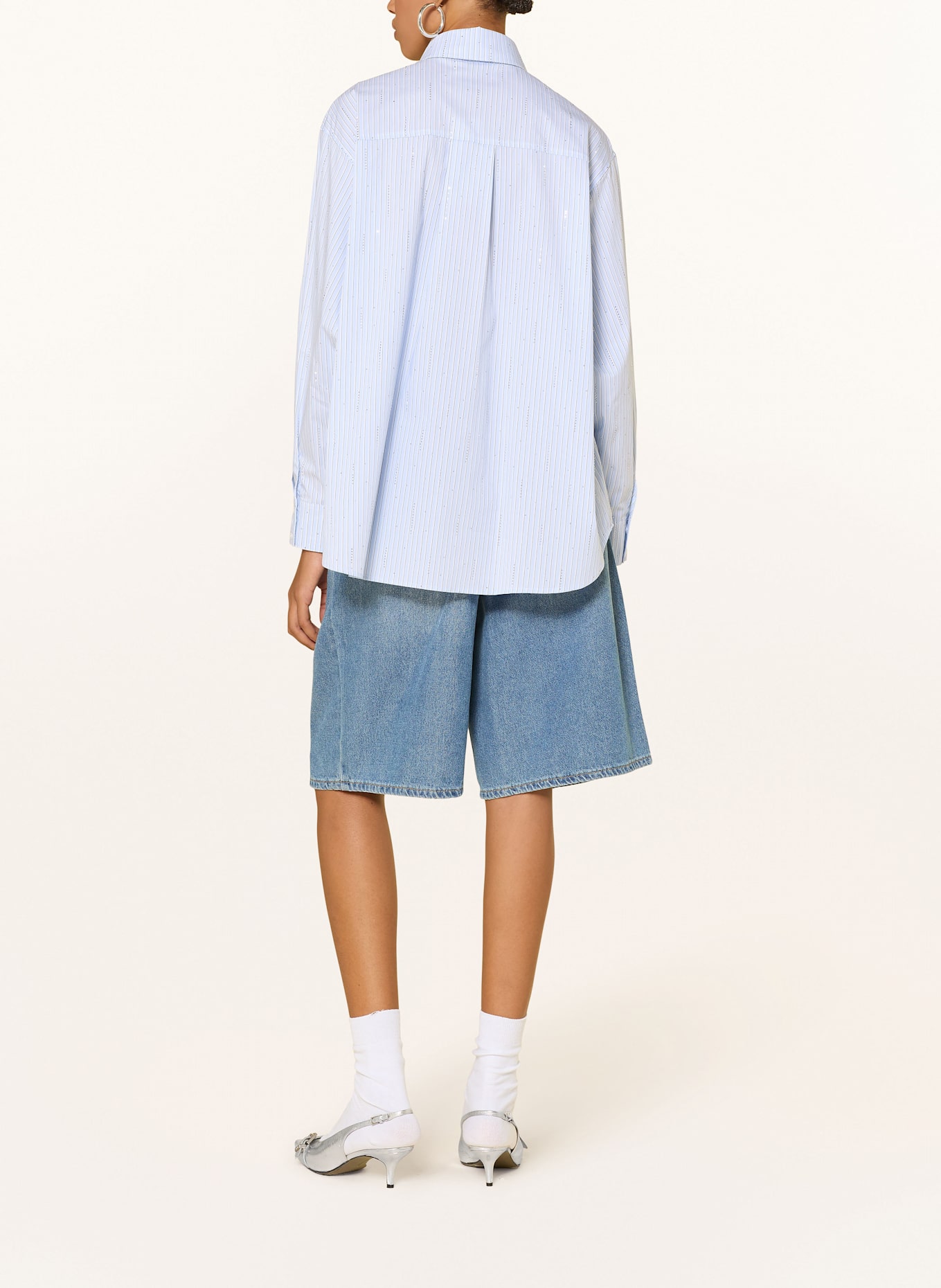 NEO NOIR Hemdbluse DALMA mit Schmucksteinen: HELLBLAU / WEISS