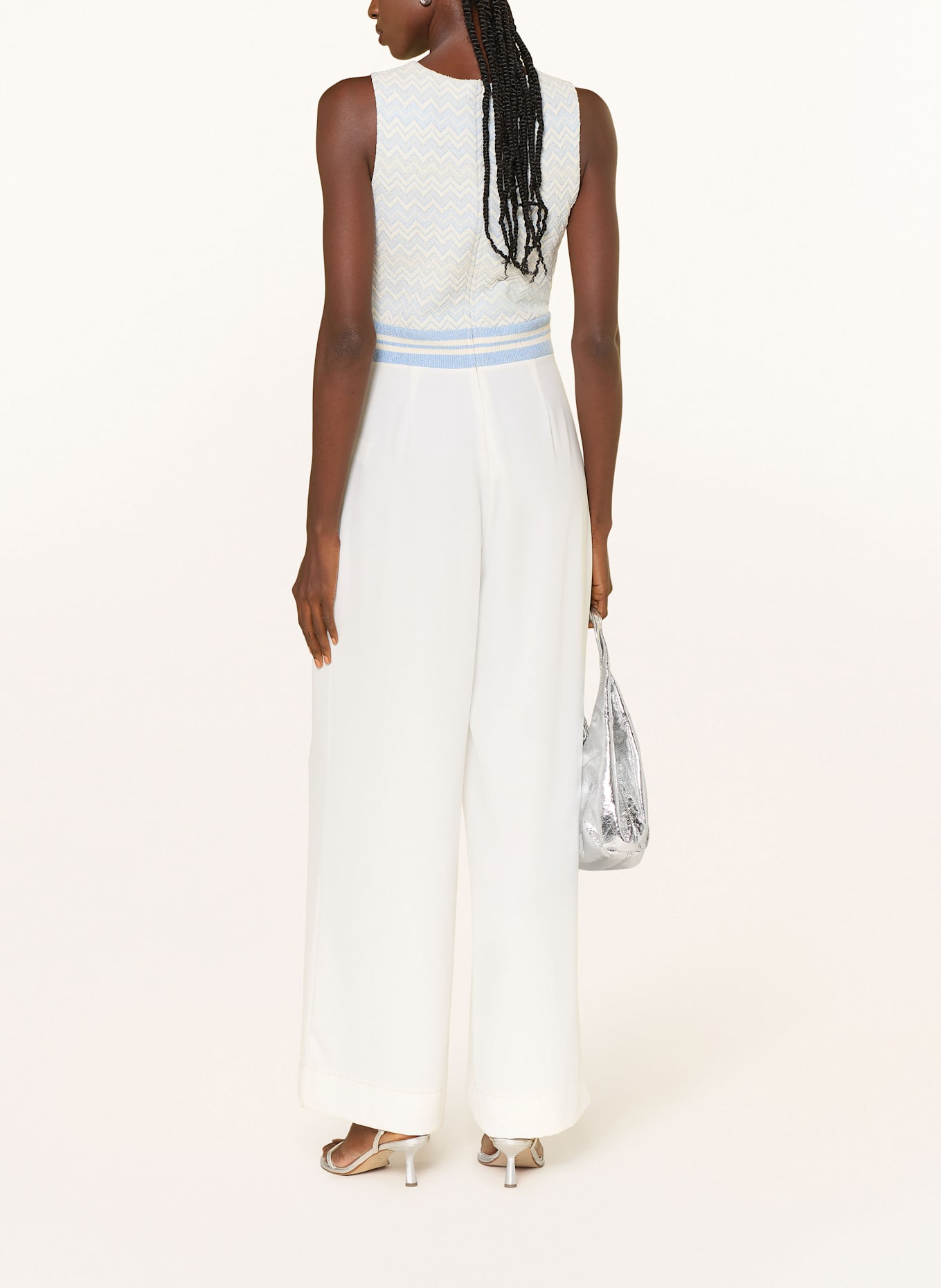 SEM PER LEI Jumpsuit im Materialmix: WEISS / HELLBLAU / SILBER