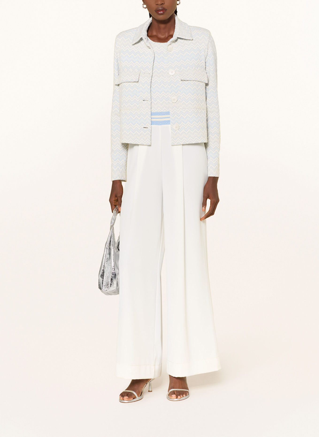 SEM PER LEI Jumpsuit im Materialmix: WEISS / HELLBLAU / SILBER