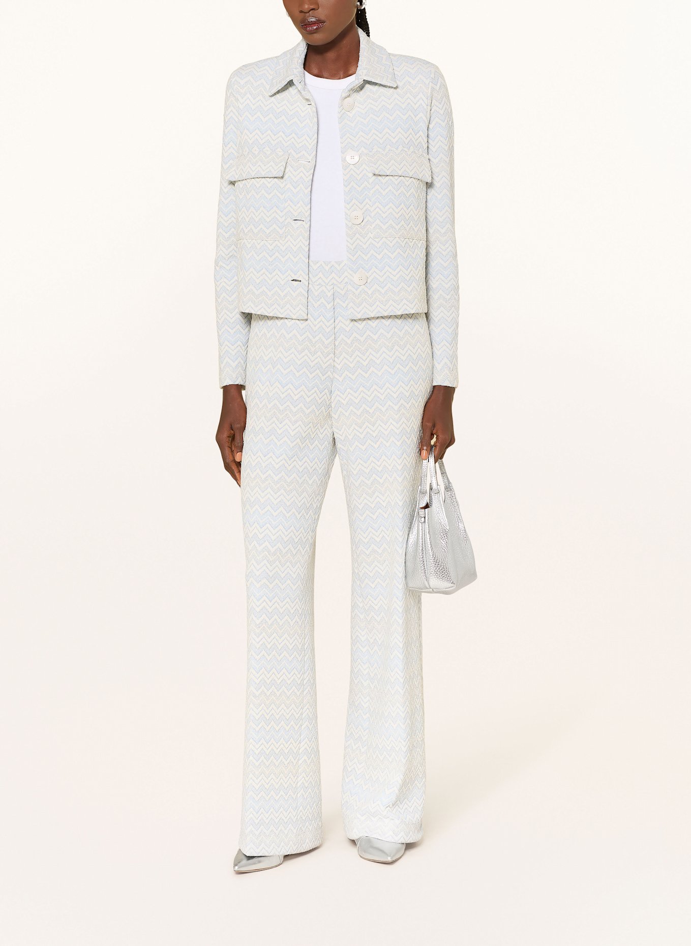 SEM PER LEI Bunda hranatého střihu s třpytivou přízí: TMAVĚ MODRÁ / BÍLÁ / STŘÍBRNÁ