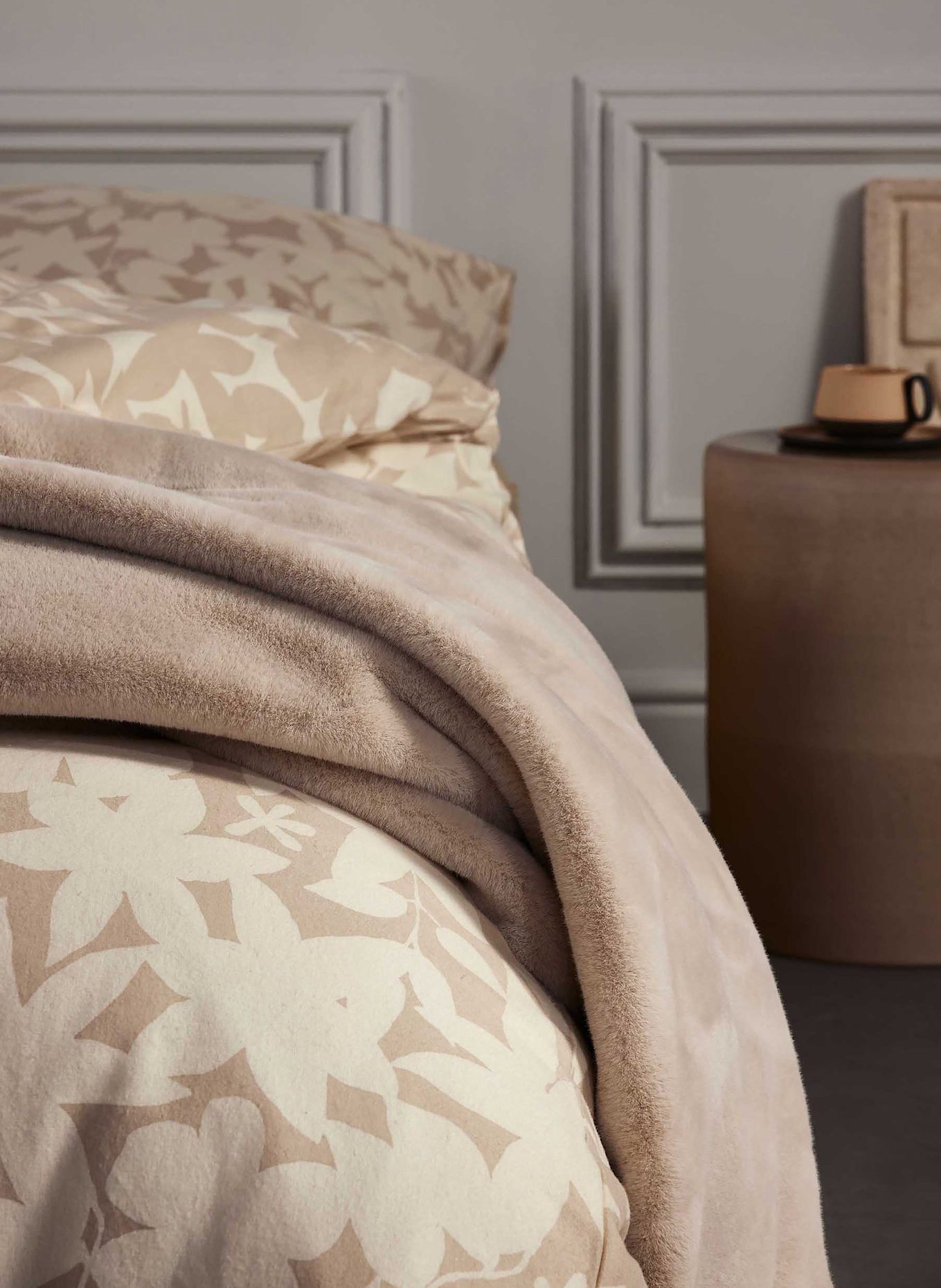 ESSENZA Kunstpelz-Plaid FURRY: CREME