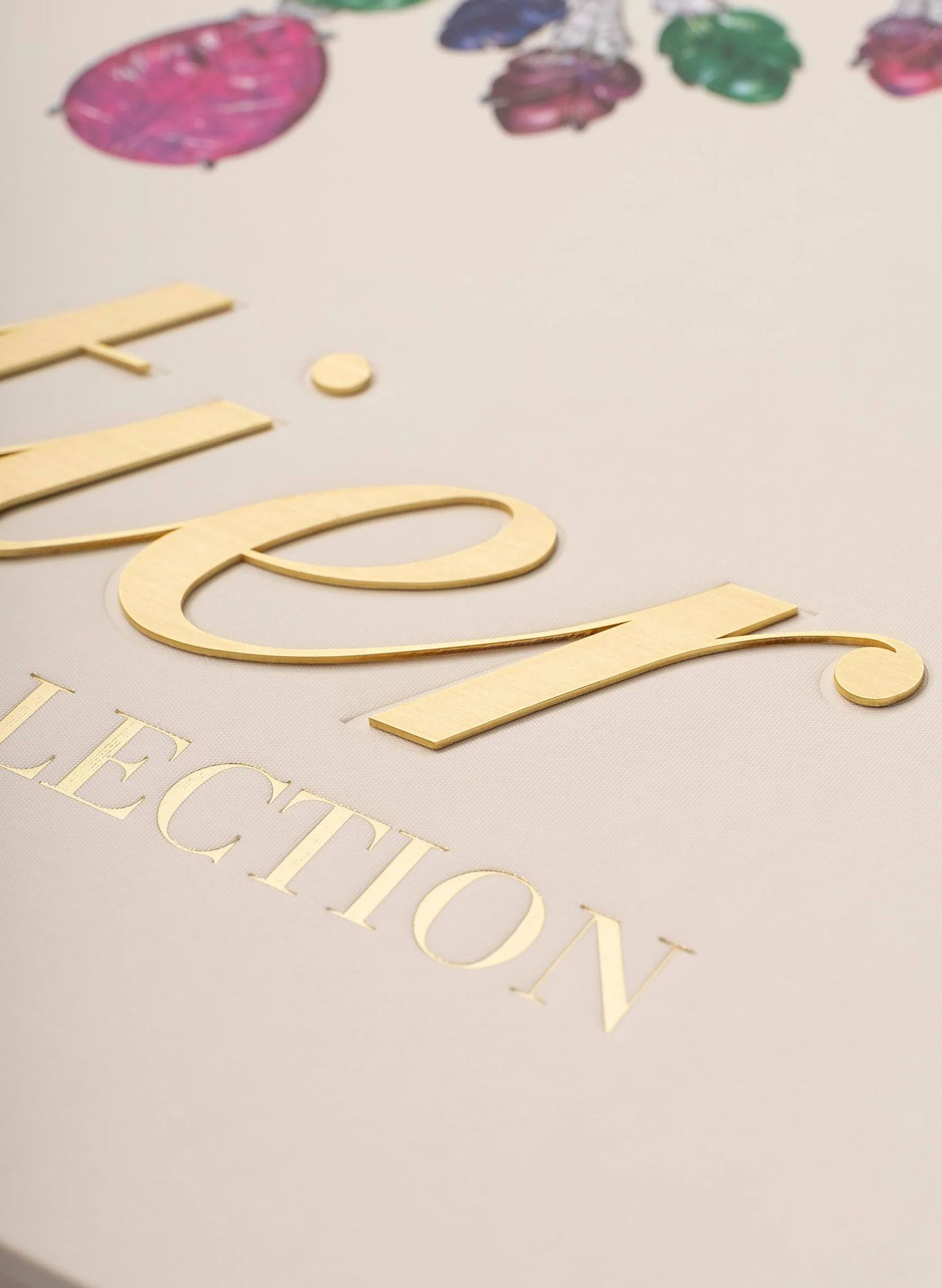 ASSOULINE Książka CARTIER: THE IMPOSSIBLE COLLECTION: KREMOWY / ZIELONY / FUKSJA