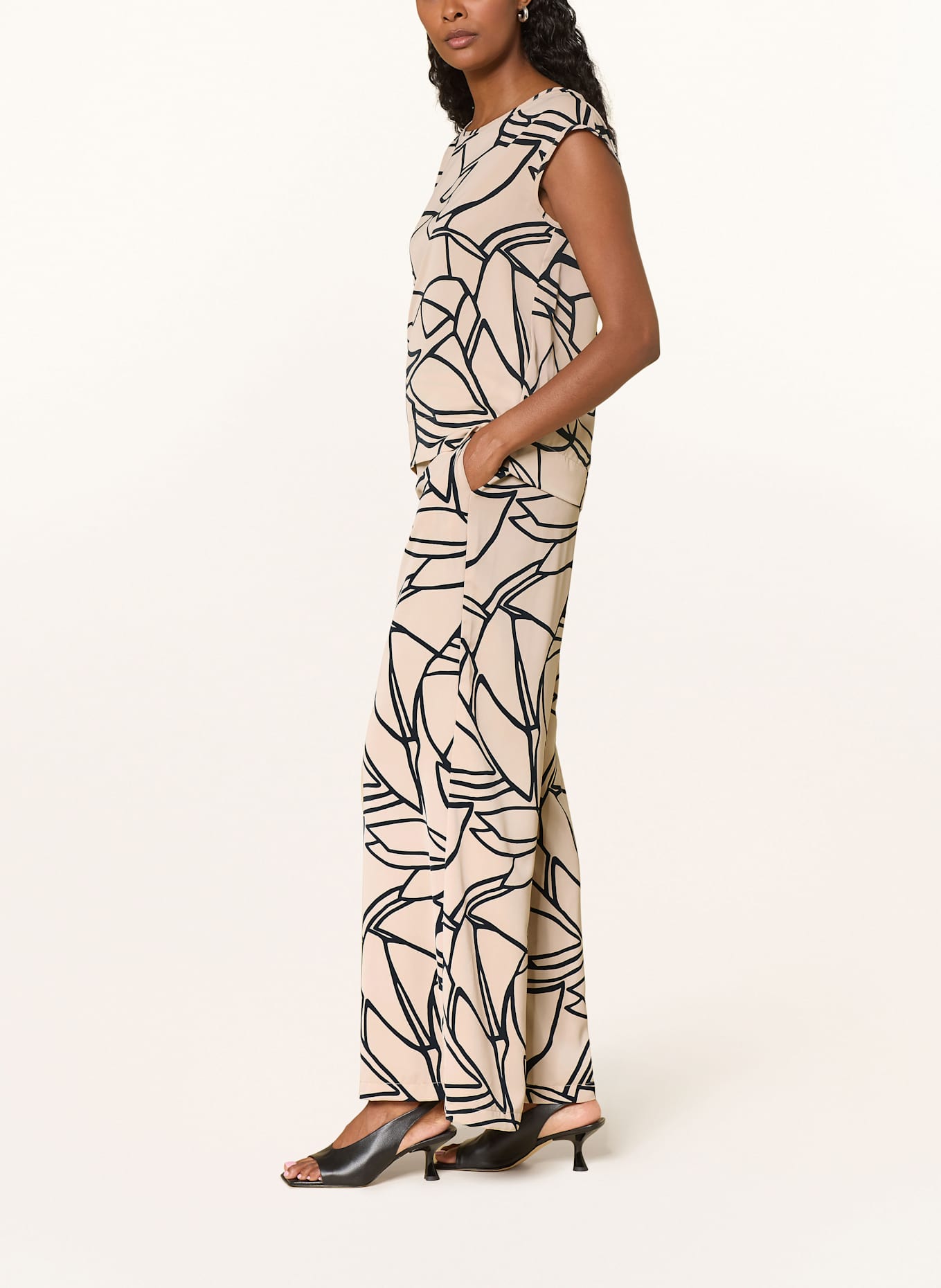 Joseph Ribkoff Wide leg trousers in satin: BEIGE / BLACK