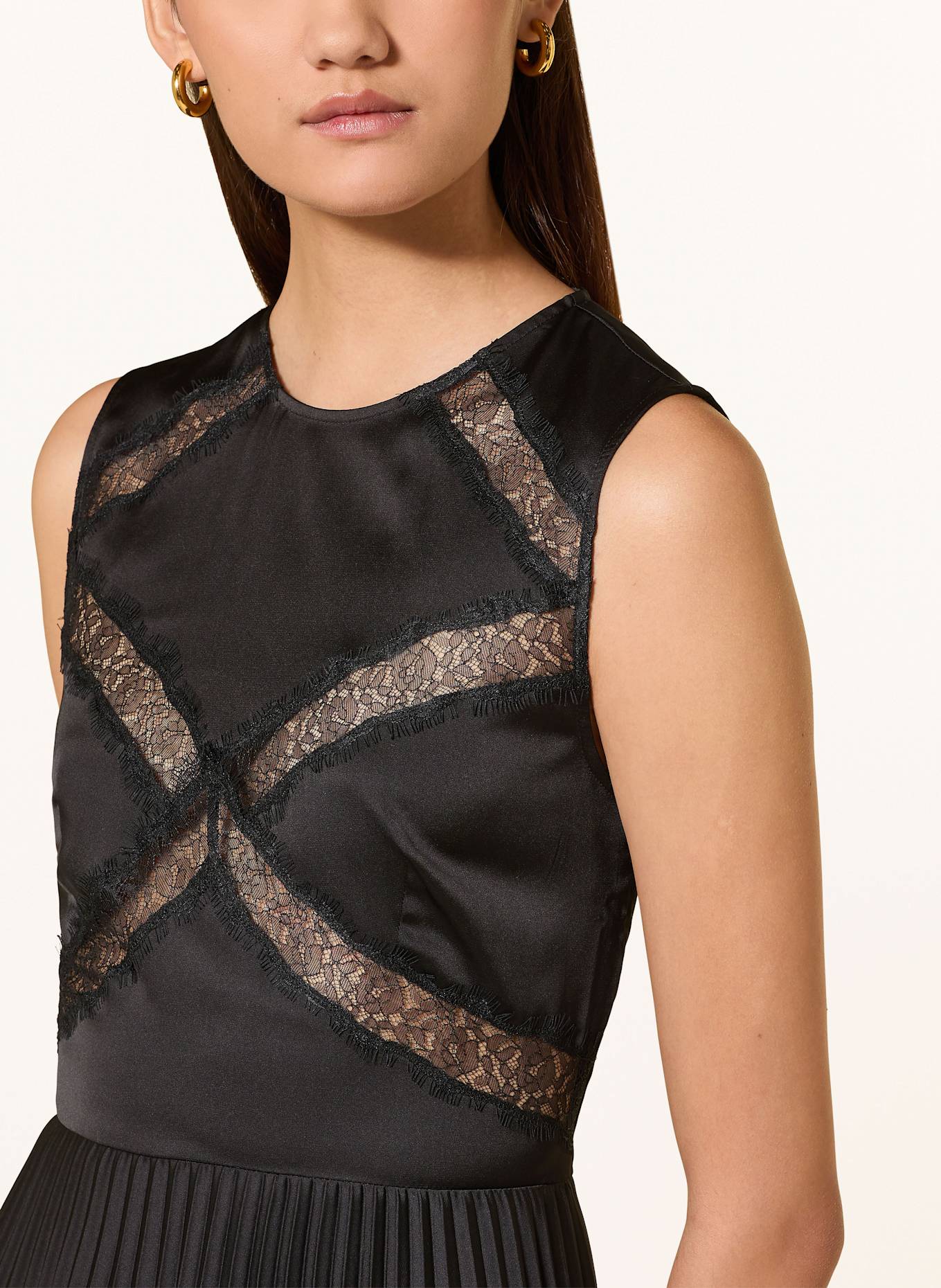 CLAUDIE PIERLOT Kleid mit Spitze und Plissees: SCHWARZ