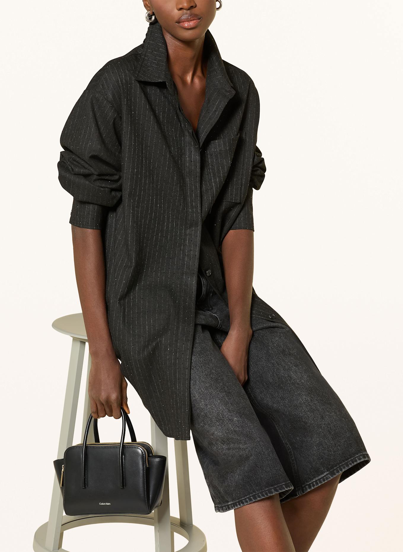 KARO KAUER Oversized-Hemdbluse mit Schmucksteinen: SCHWARZ