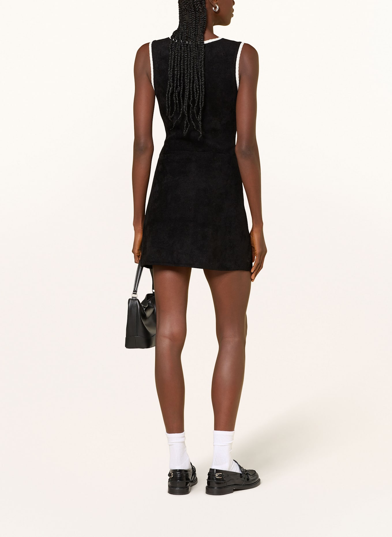 SANDRO Kleid: SCHWARZ / WEISS