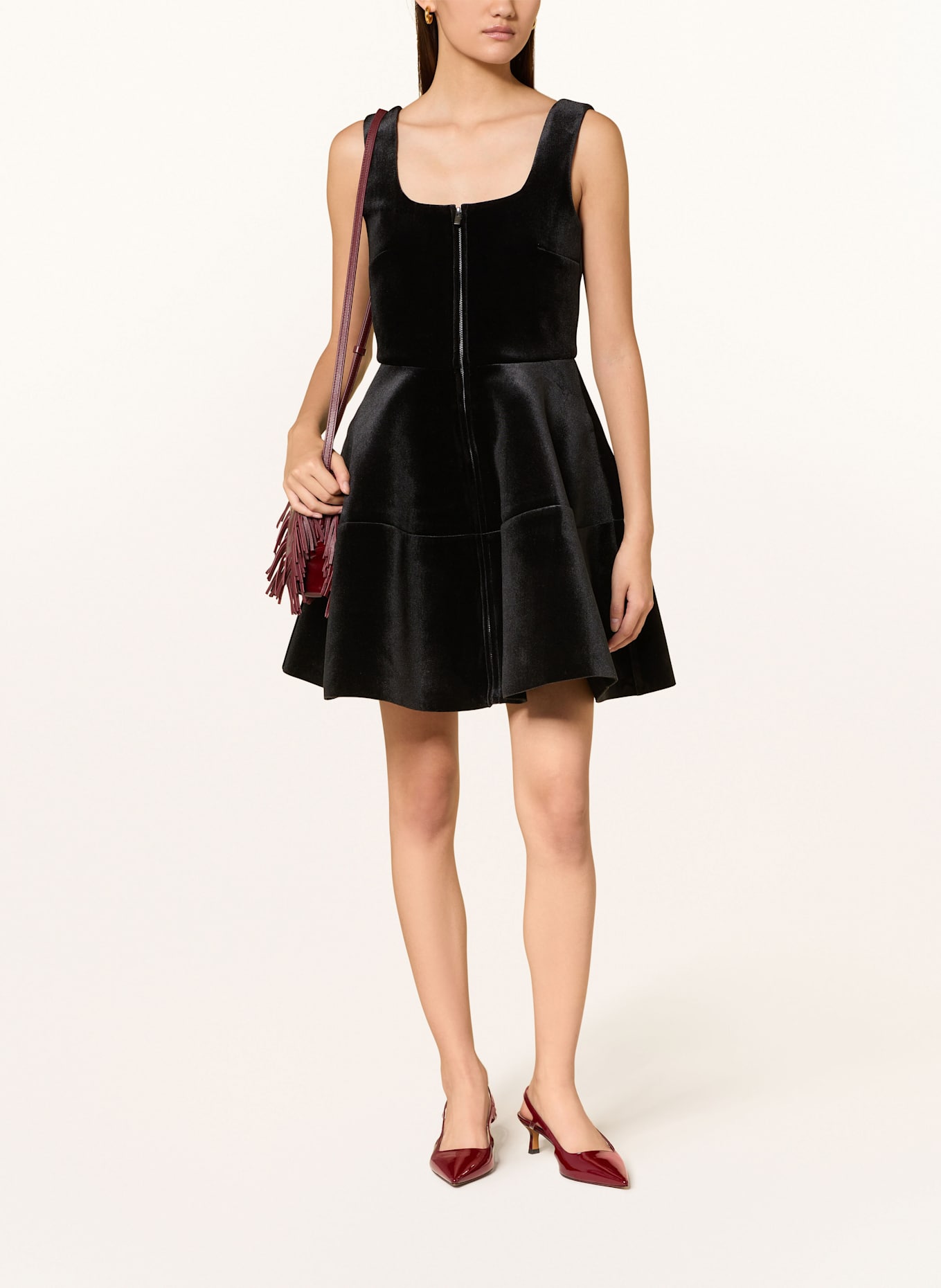 maje Samtkleid RELVETINA: SCHWARZ