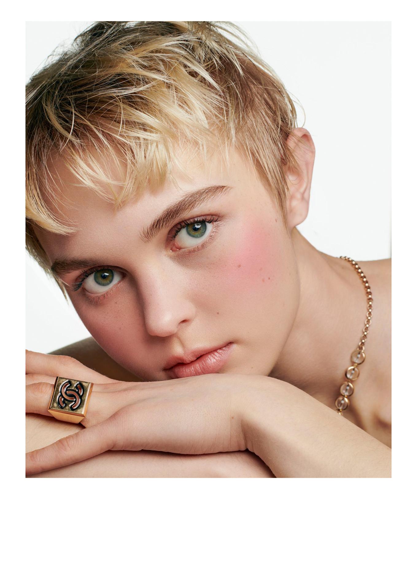 CHANEL ROUGE NOIR CONFIDENCE: 151948