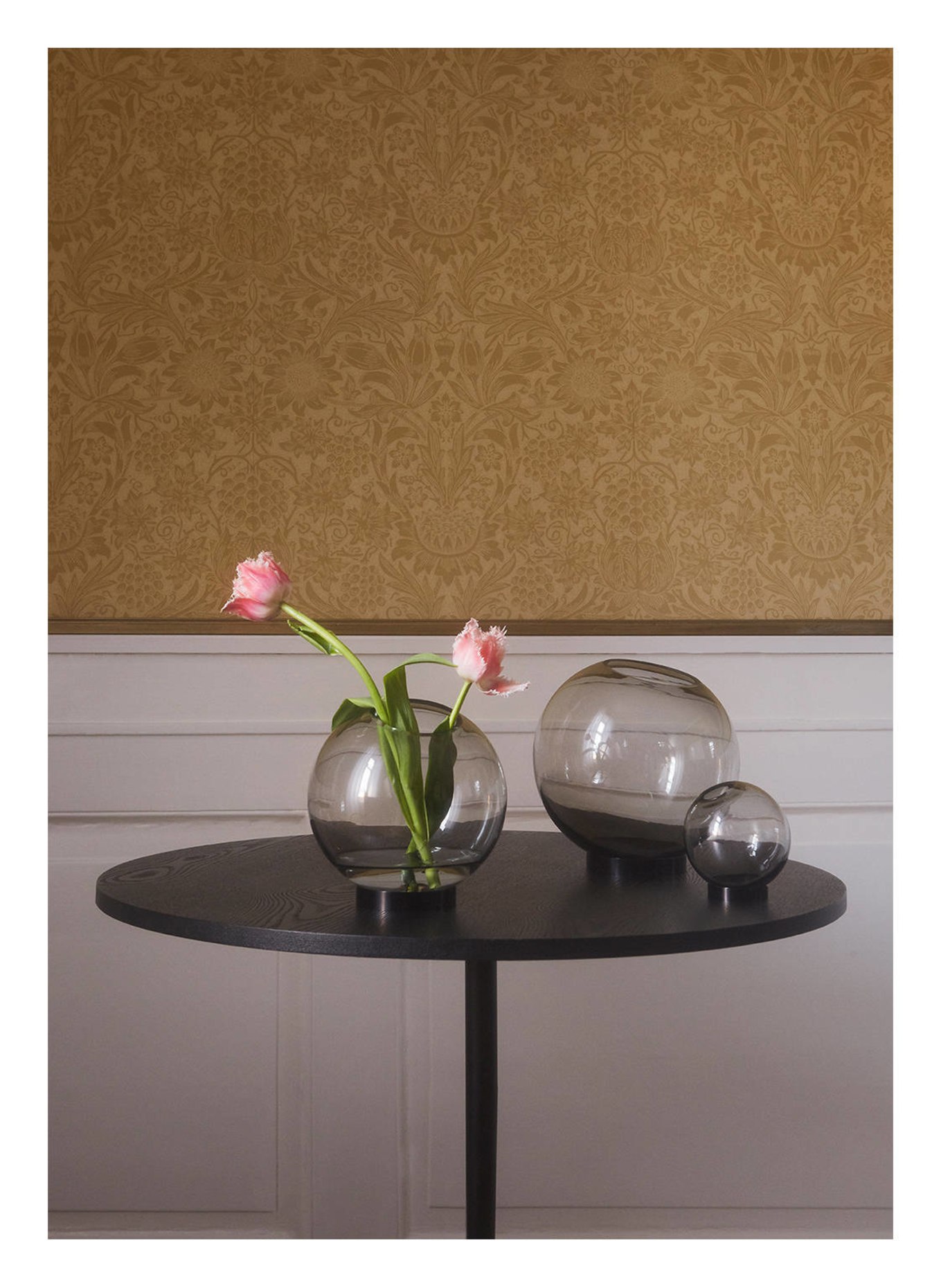 AYTM Vase GLOBE SMALL, Color: BLACK/ GOLD (Image 3)