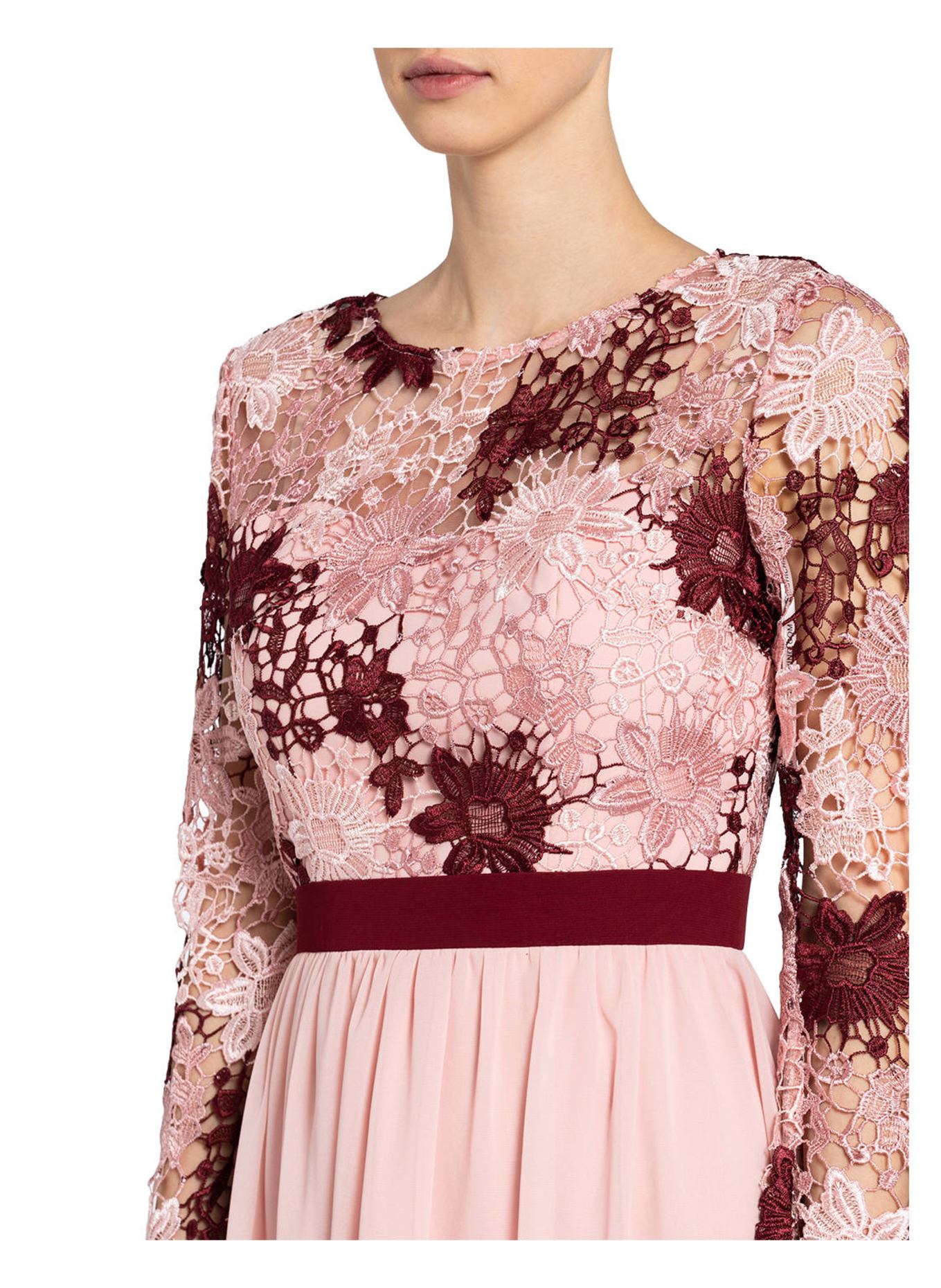 Chi Chi LONDON Cocktailkleid mit Spitzenbesatz: ROSA / DUNKELROT