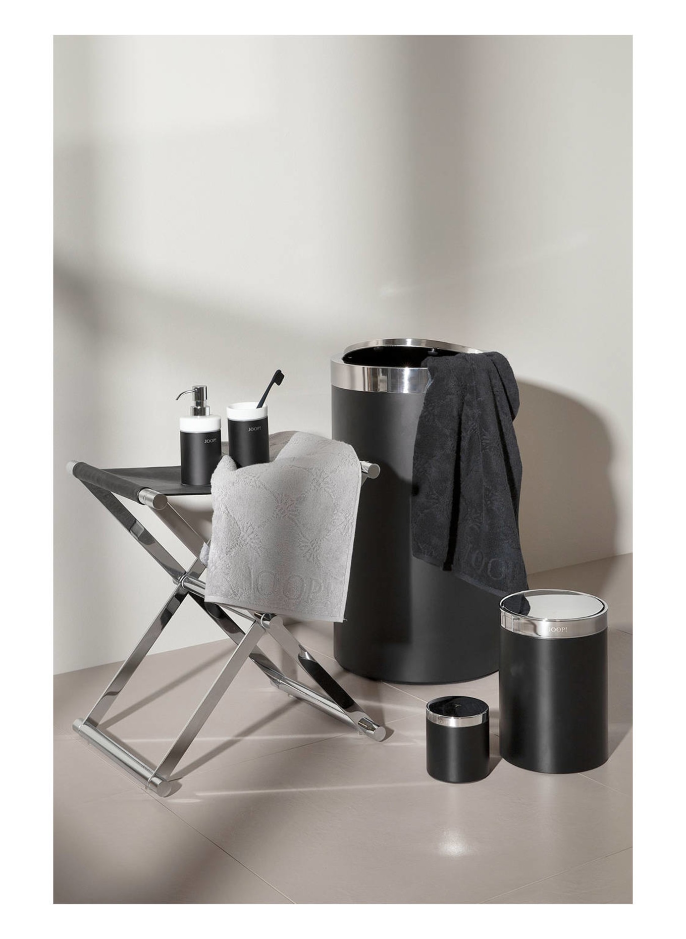 JOOP! Bathroom bin CHROMELINE with swing lid, Color: BLACK/ SILVER (Image 4)