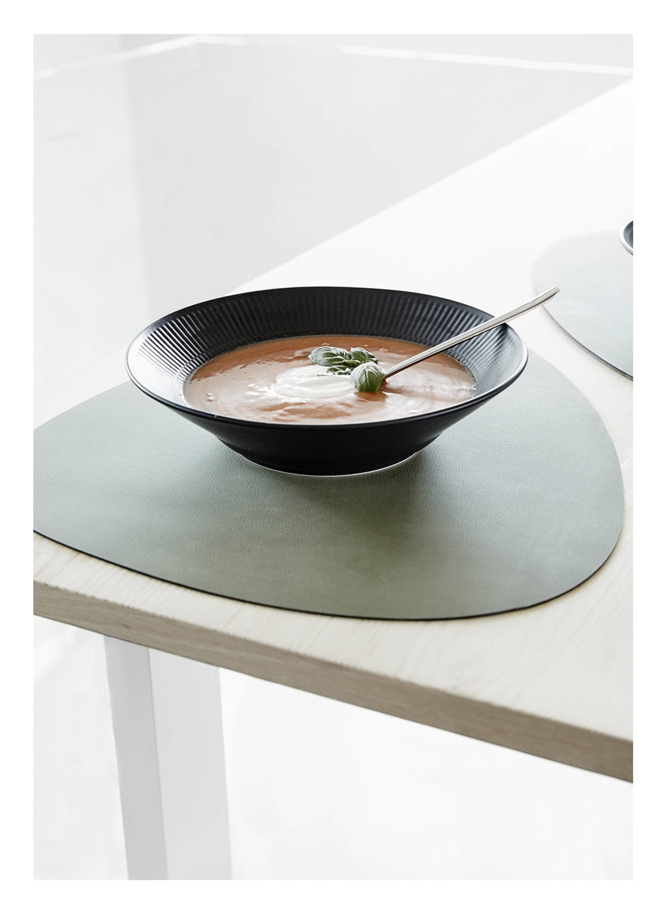 LINDDNA Set de table CURVE L en cuir: KAKI