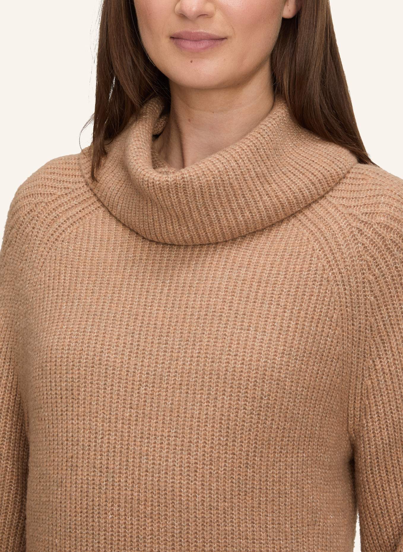 BETTY&CO Strickkleid mit hohem Kragen: CAMEL