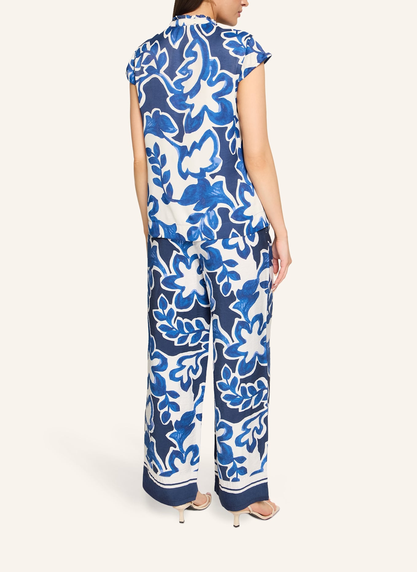BETTY&CO Schlupfbluse kurzarm: WEISS/ BLAU