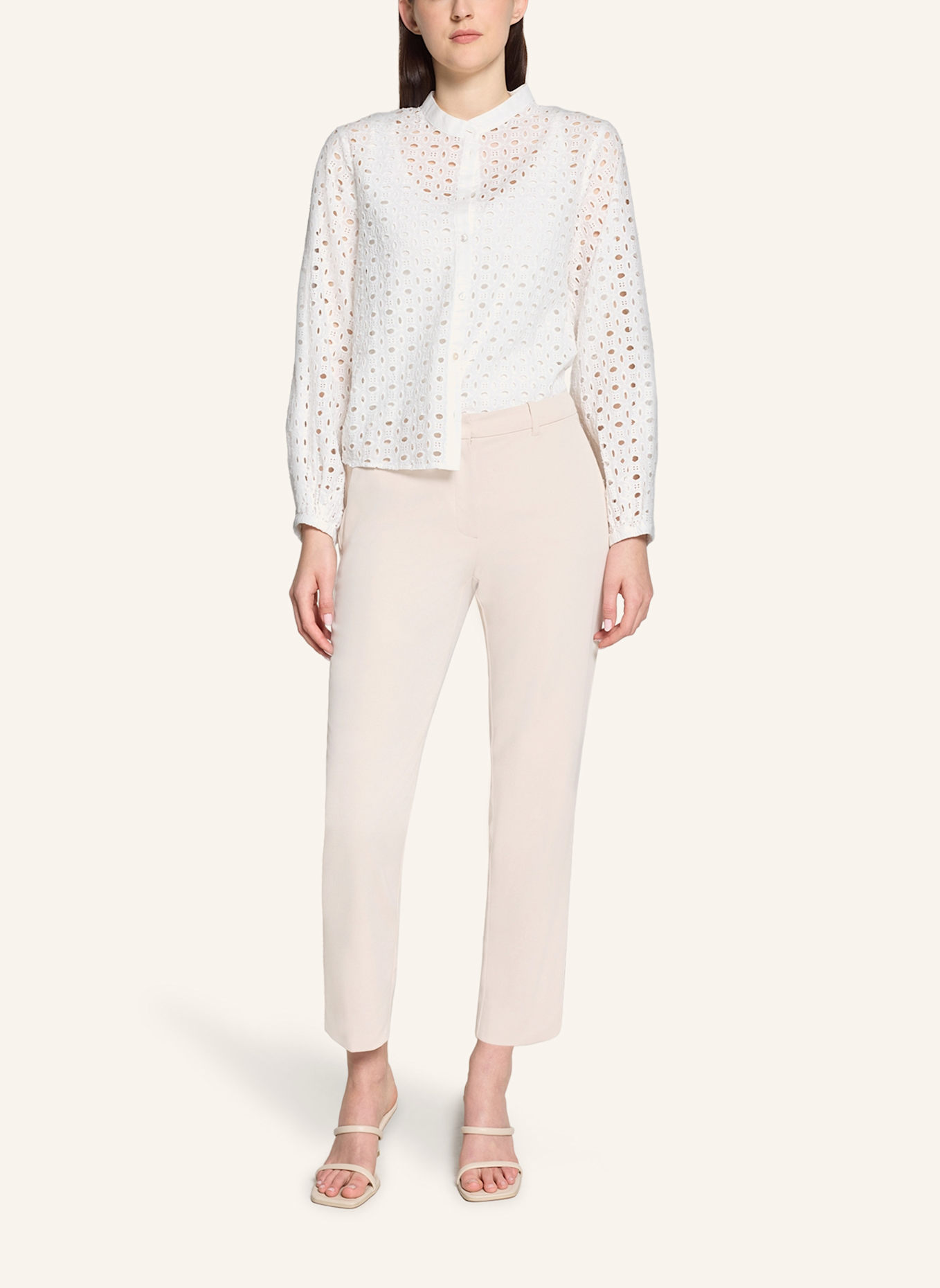 BETTY&CO Spitzenbluse mit Stehkragen: WEISS