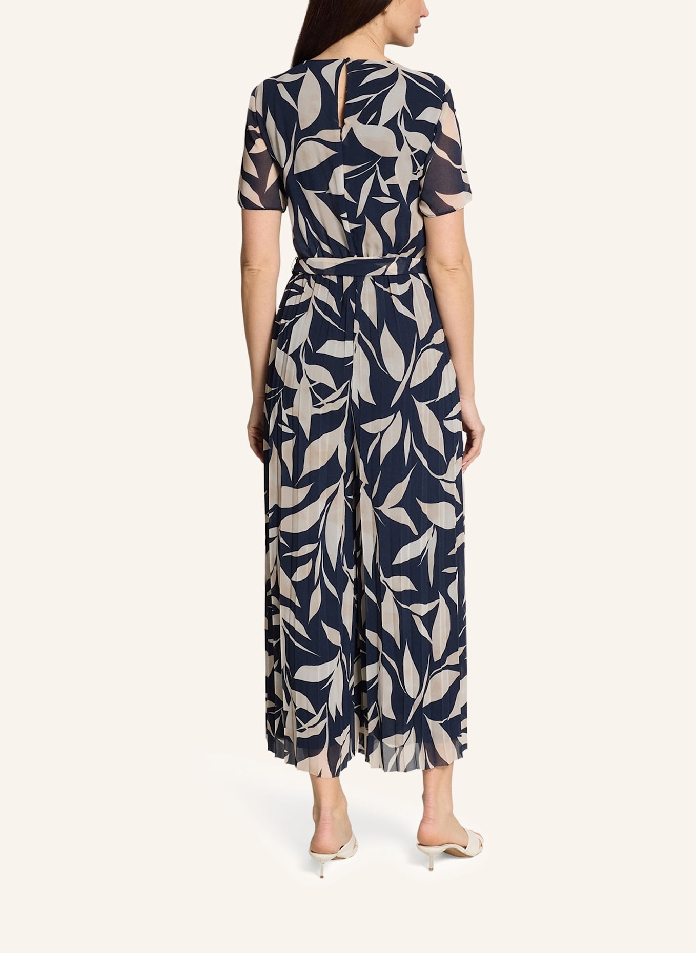 BETTY&CO Jumpsuit mit Plissee: DUNKELBLAU