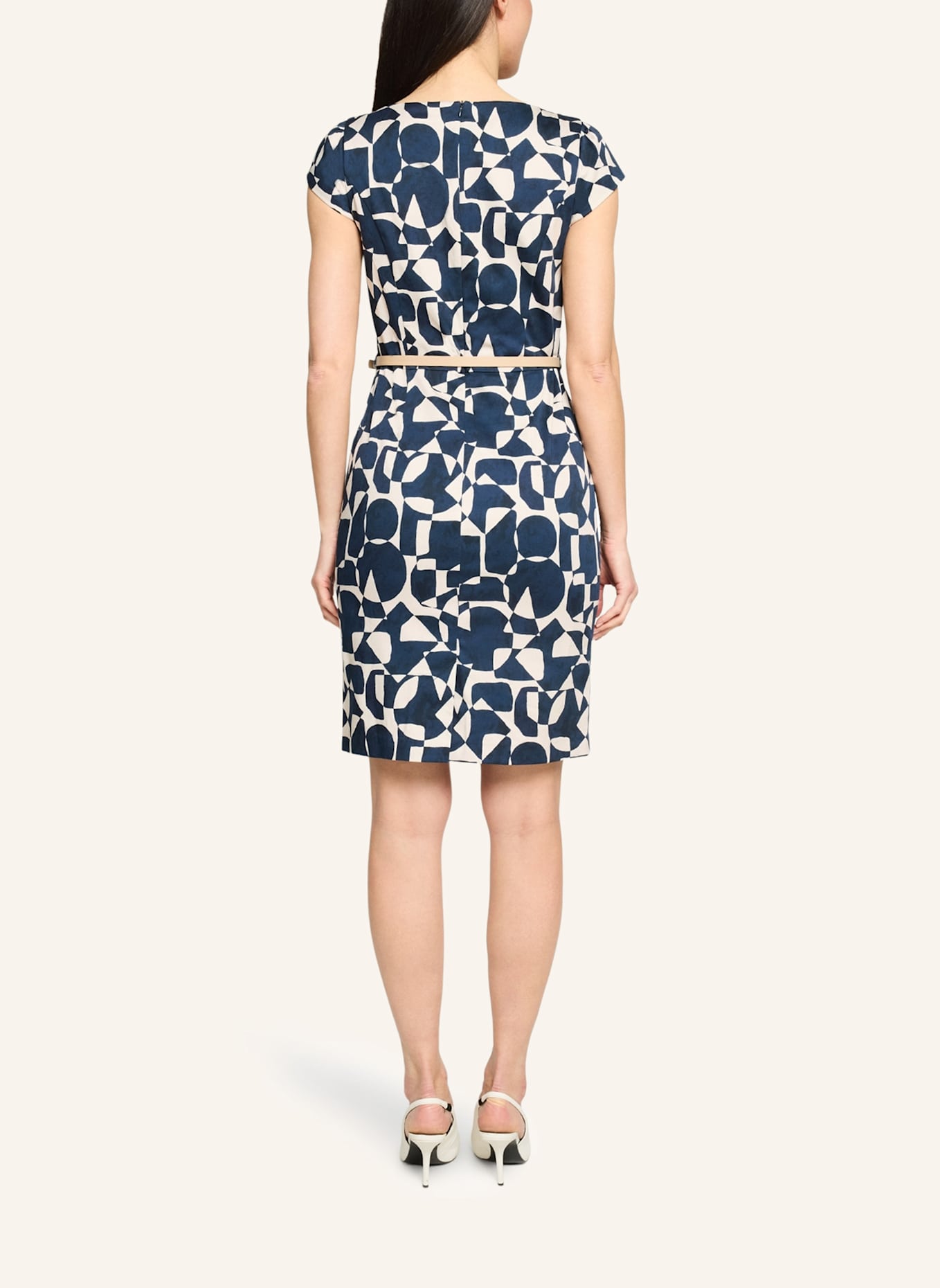 BETTY&CO Etuikleid mit Gürtel: DUNKELBLAU