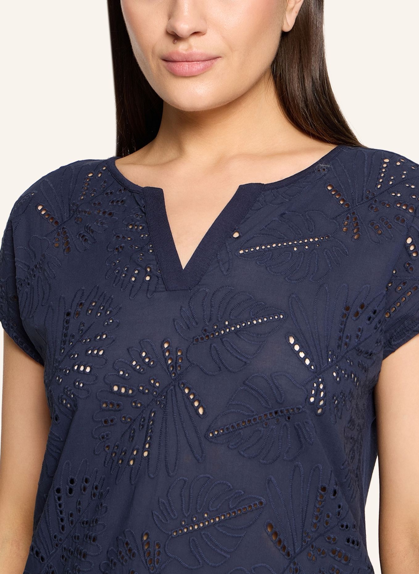 BETTY&CO T-Shirt im Materialmix mit Lochspitze: DUNKELBLAU