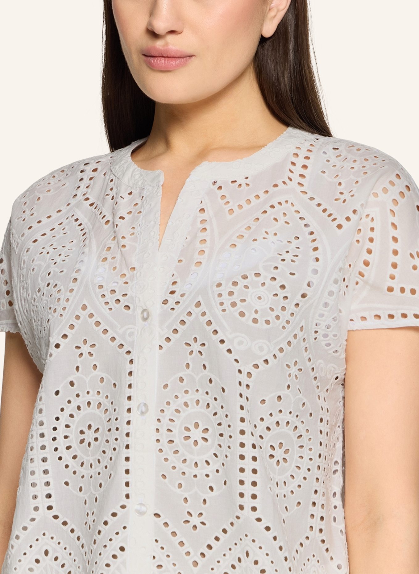 BETTY&CO Bluse aus Lochspitze: WEISS