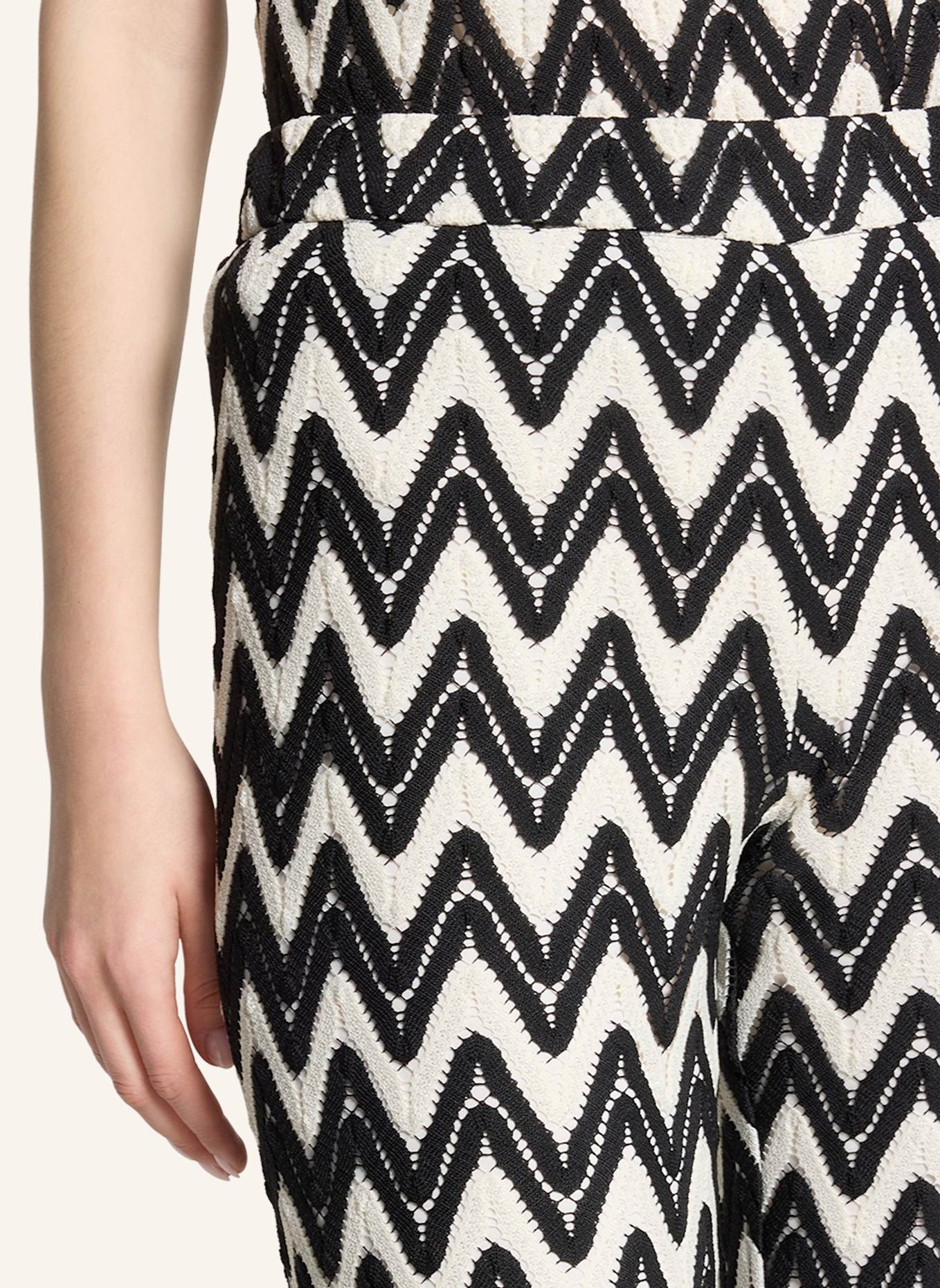 BETTY&CO Schlupfhose mit Struktur: SCHWARZ/ WEISS