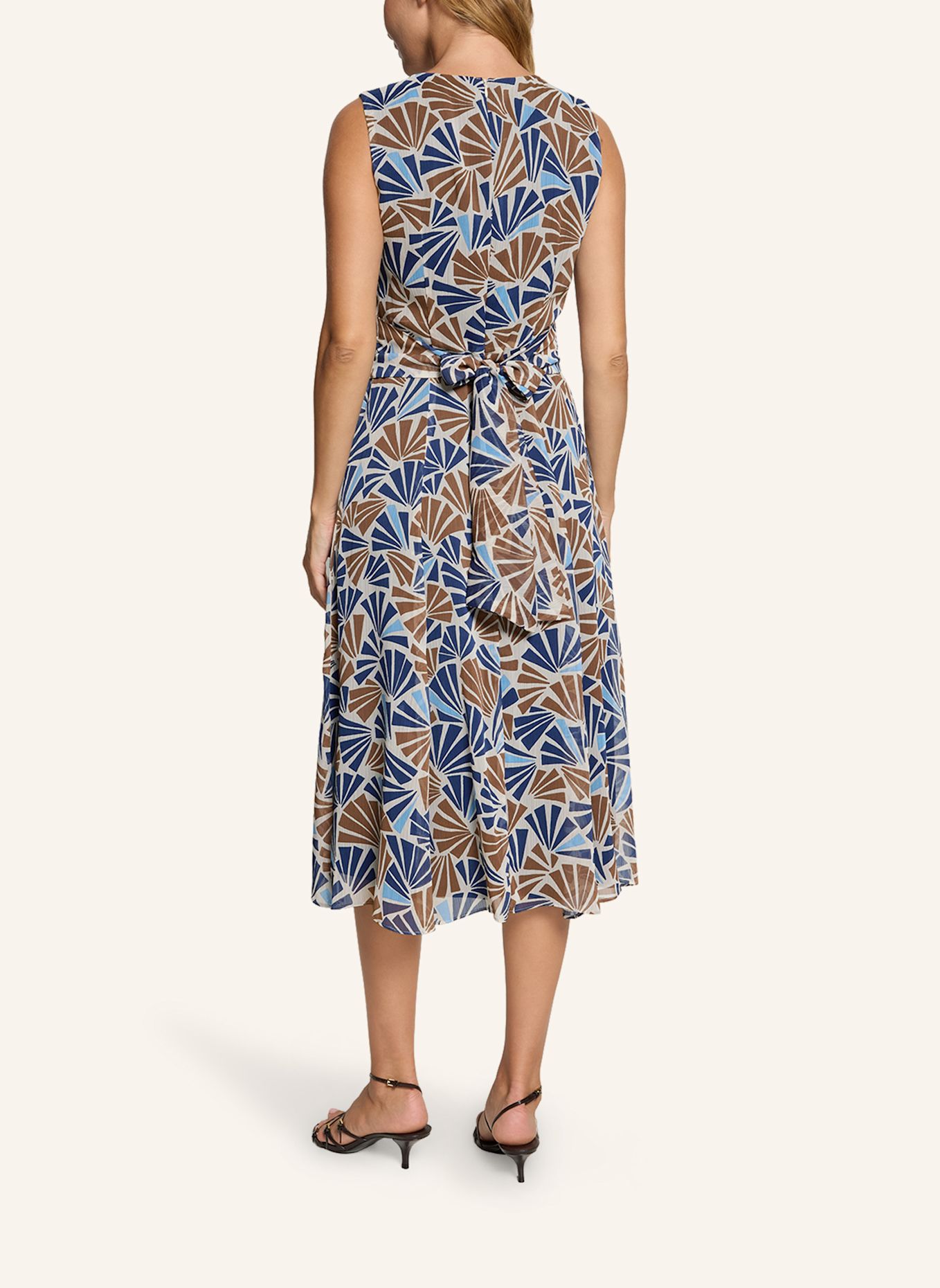 BETTY&CO Midikleid ohne Arm: BRAUN