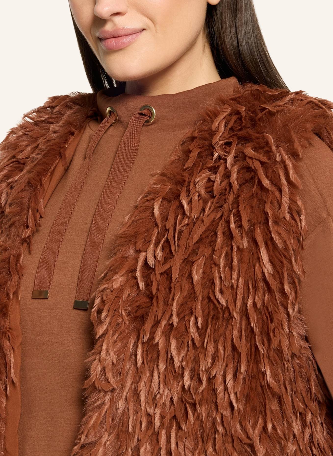 BETTY&CO Faux fur vest with fringe: BROWN