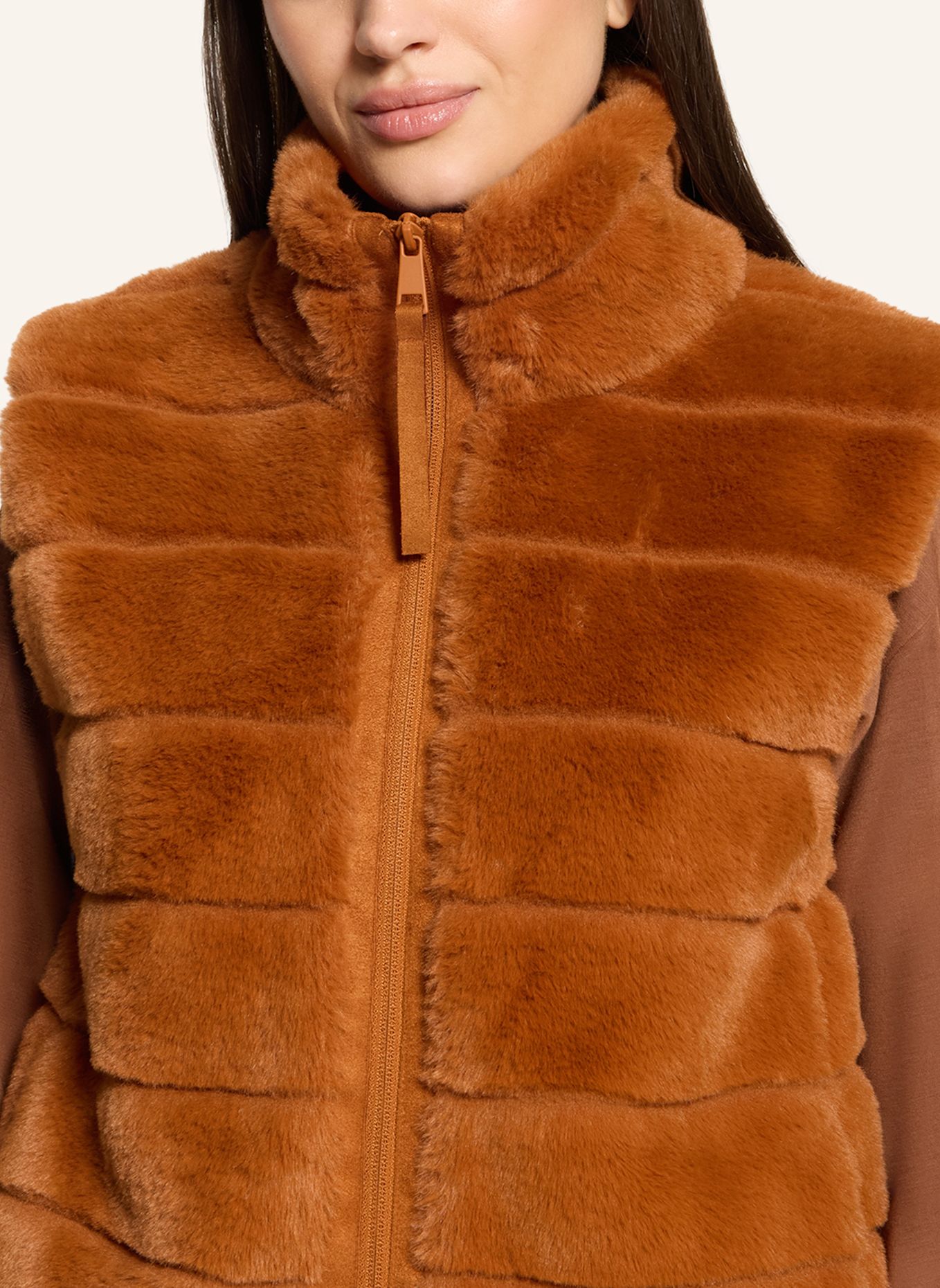BETTY&CO Bodywarmer van imitatiebont met opstaande kraag: BRUIN