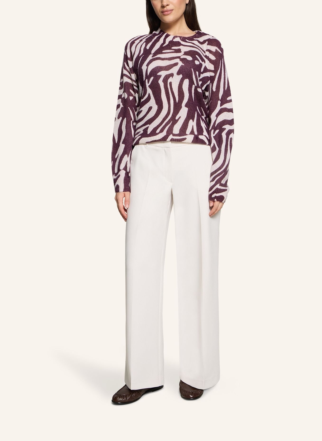 BETTY&CO Gebreide trui met dierenprint: DONKERROOD / CRÈME