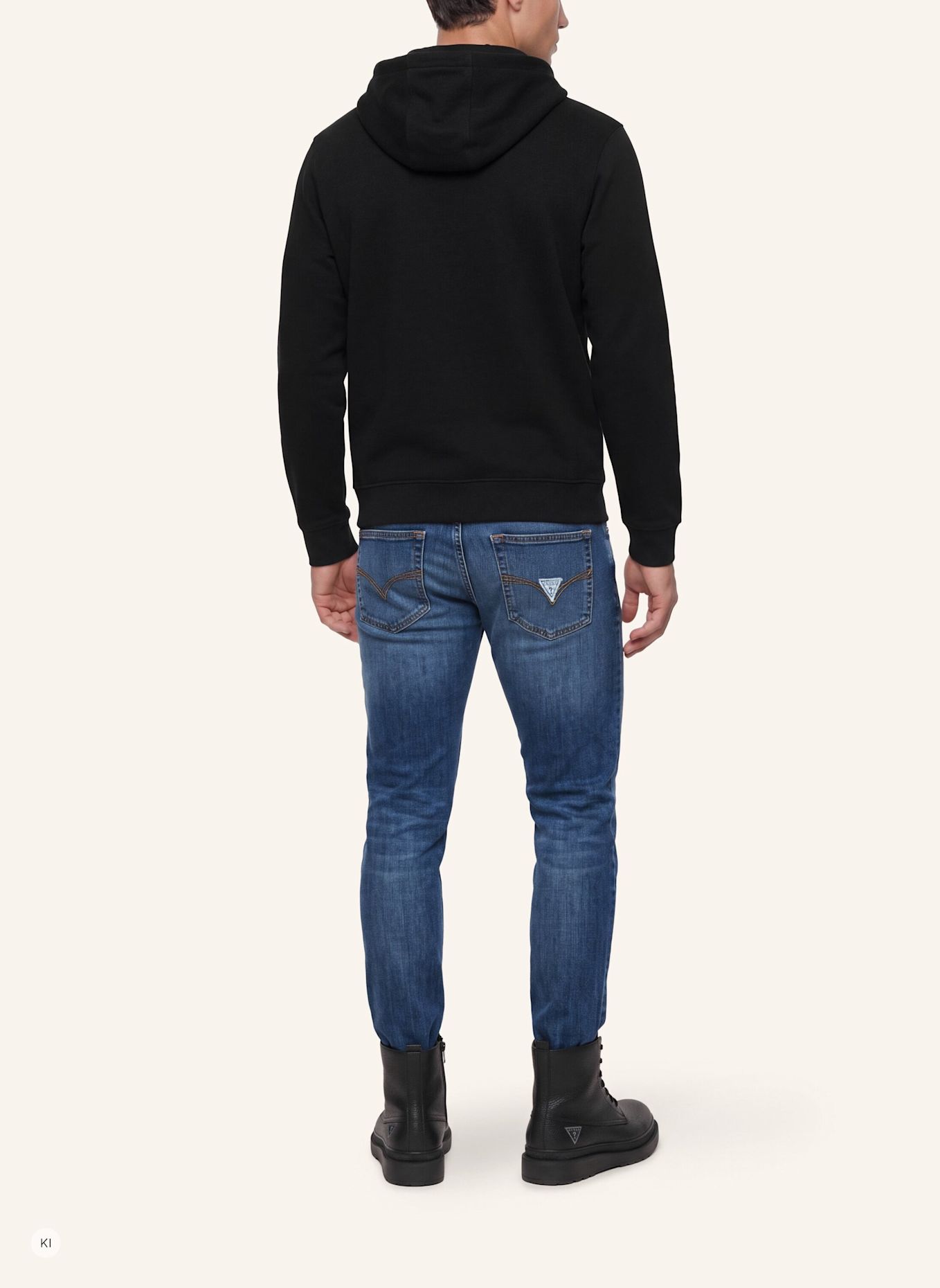 GUESS Sweatshirt: SCHWARZ