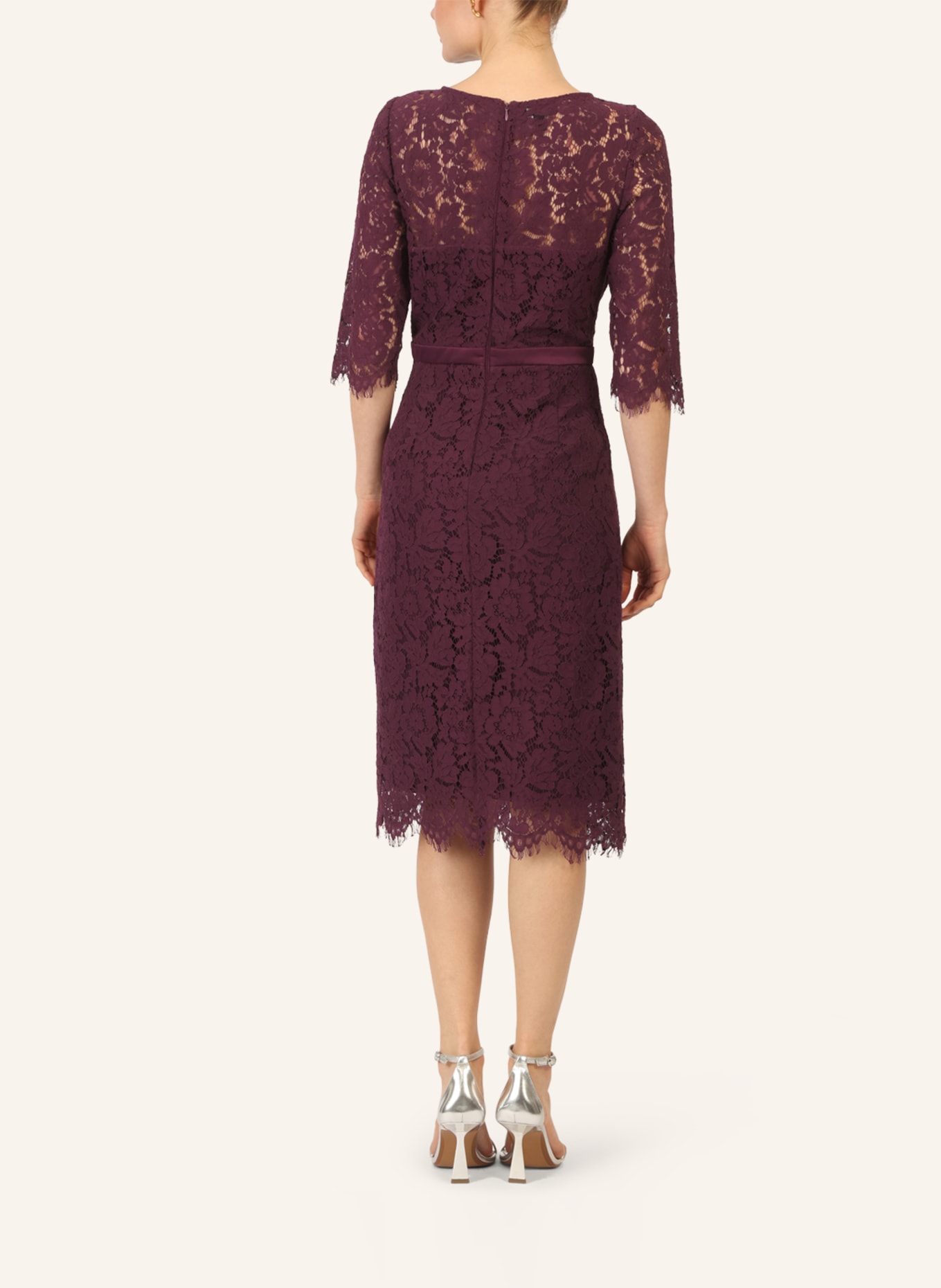 APART Spitzenkleid: DUNKELLILA