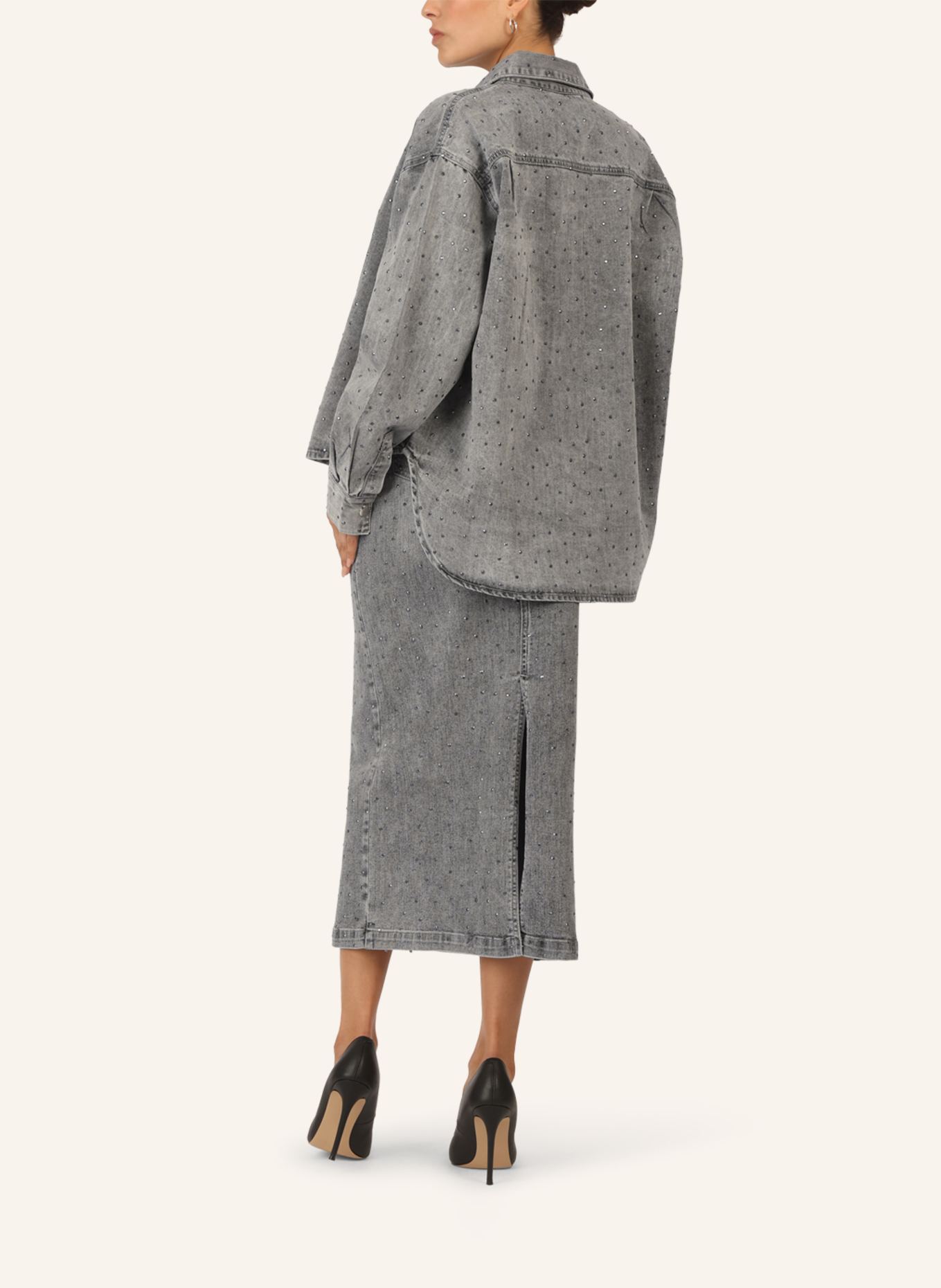 APART Jeanshemd mit Kristallsteinen: GRAU