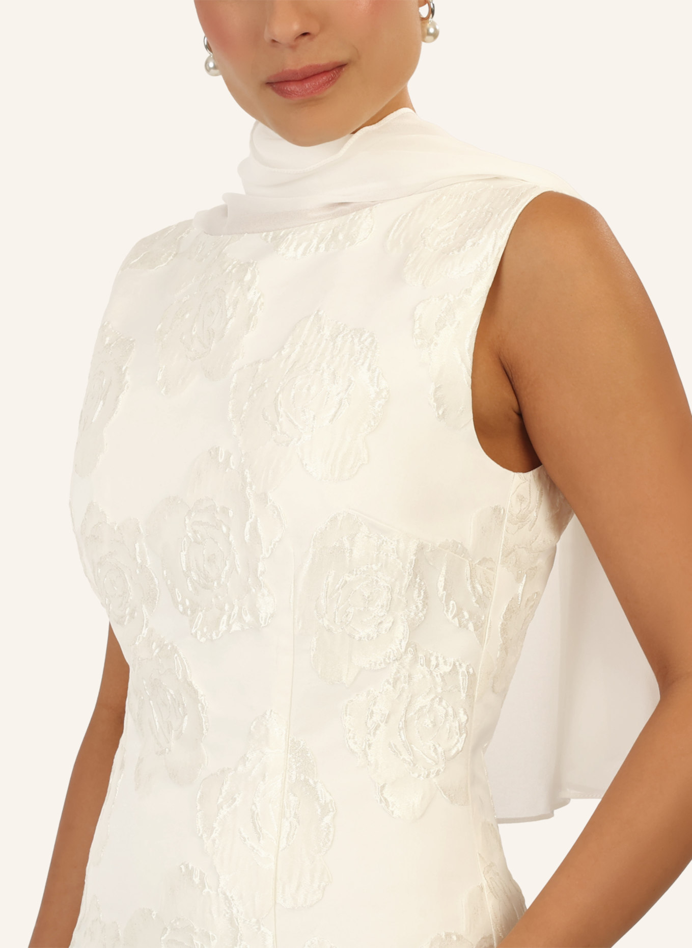 APART Jacquardkleid mit Chiffoncape: CREME