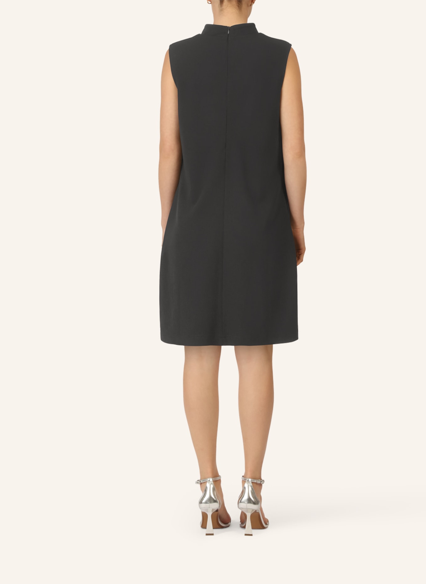 APART Oversized Kleid: SCHWARZ