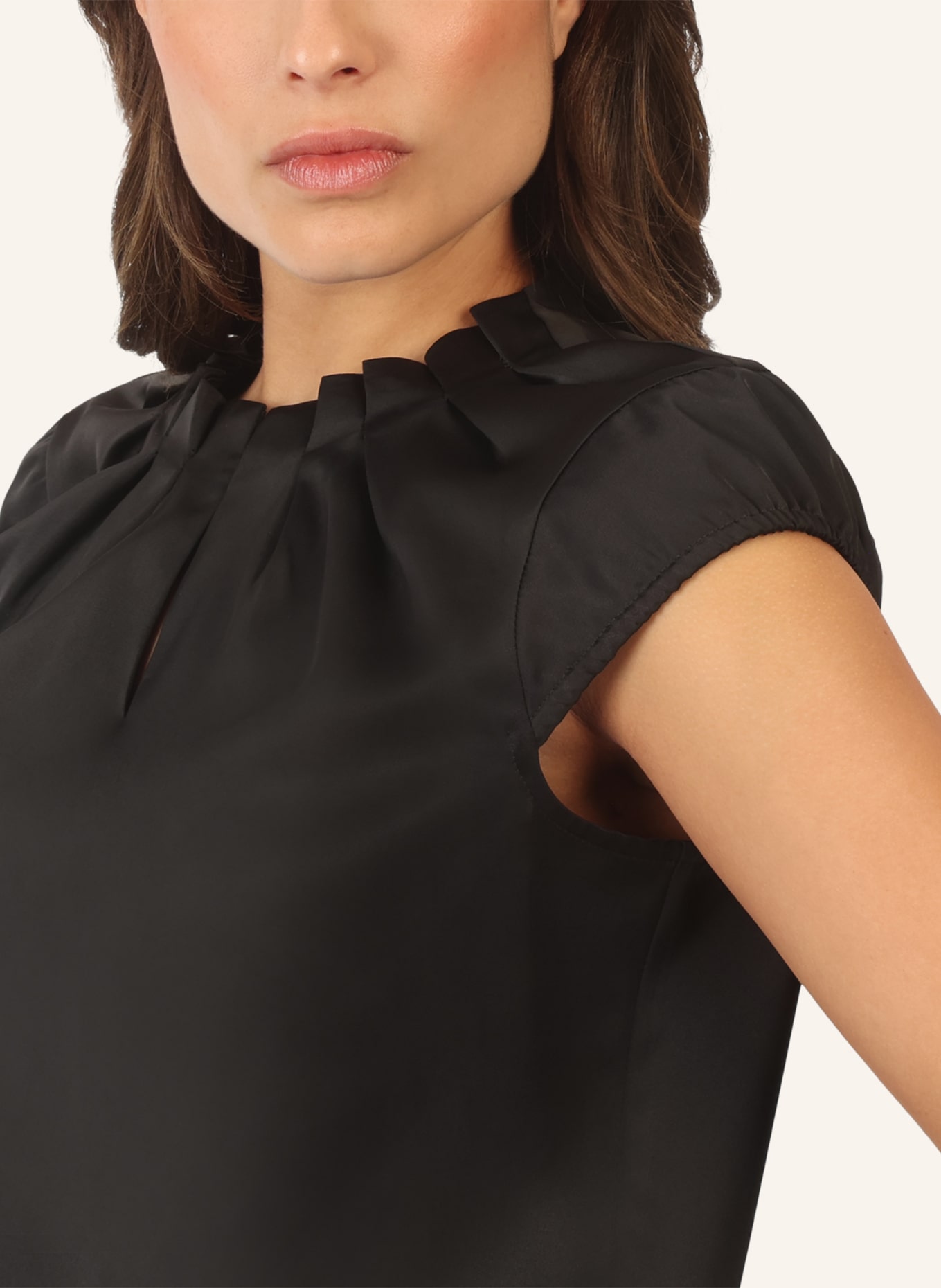 APART Satinbluse: SCHWARZ