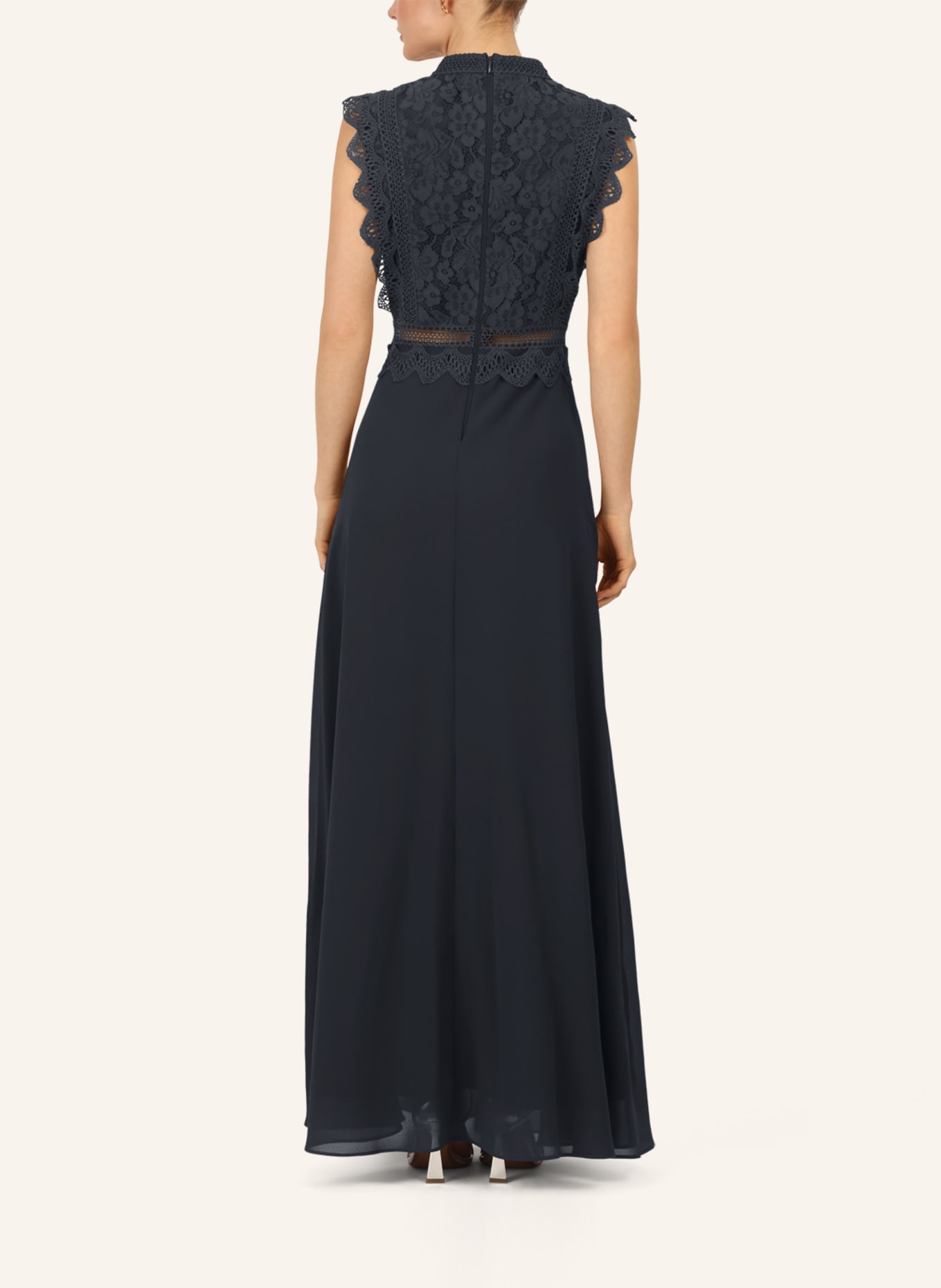 APART Abendkleid mit Lochspitze: SCHWARZ