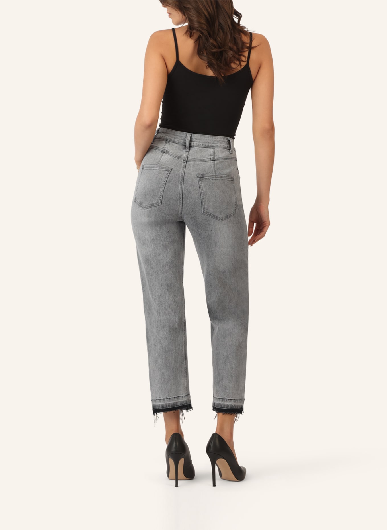 APART Mom Jeans mit Kristallsteinen: GRAU