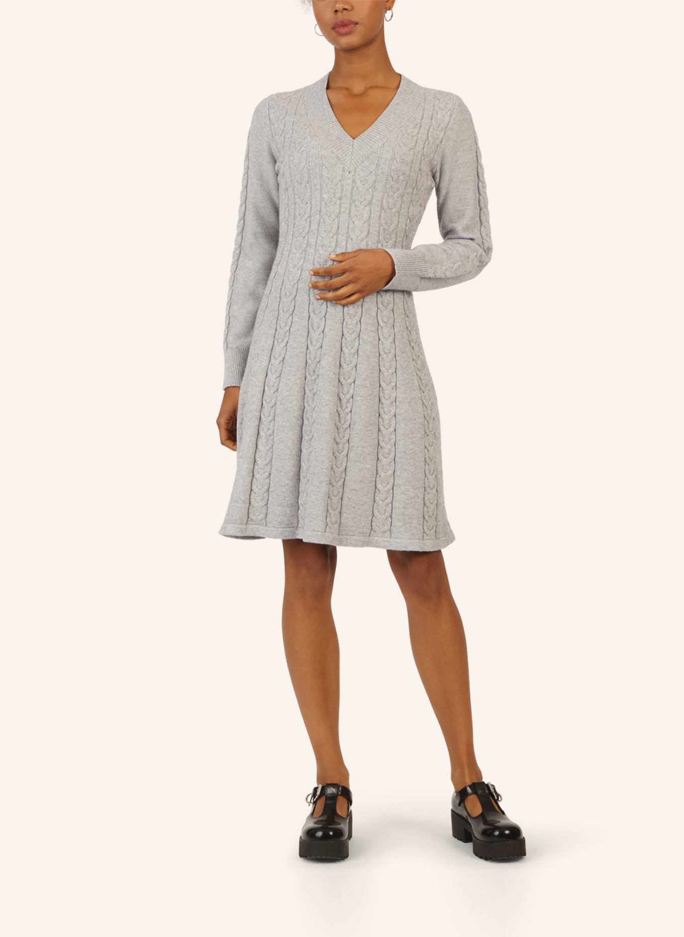 APART Strickkleid: GRAU