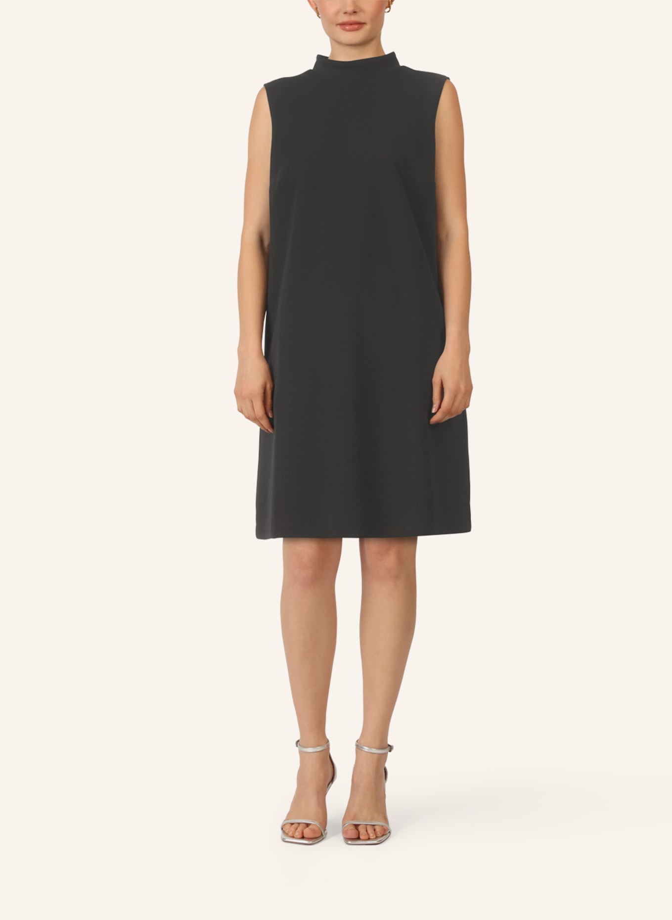 APART Oversized Kleid: SCHWARZ