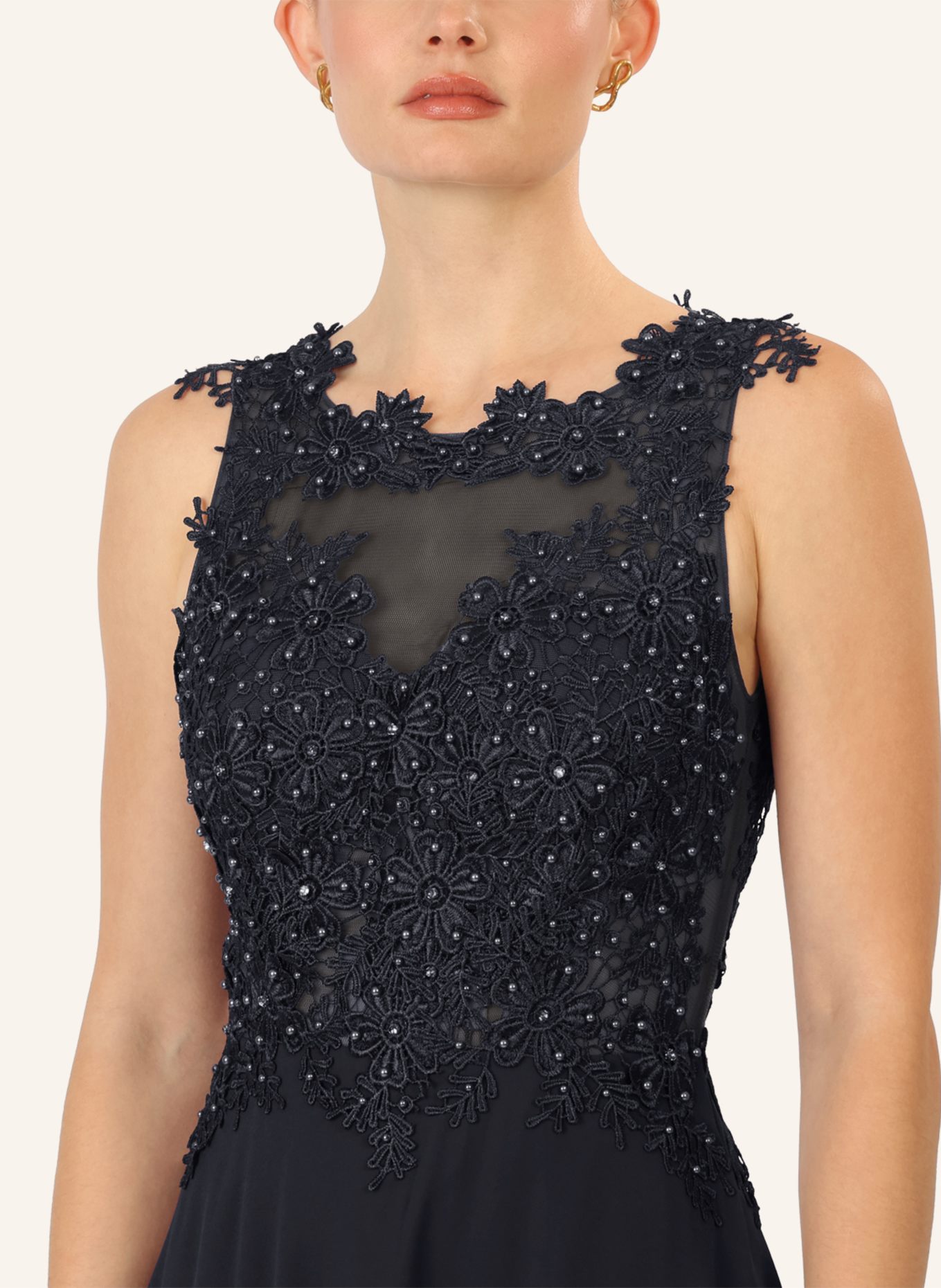 APART Abendkleid mit Lochspitze und Schmucksteinen: SCHWARZ