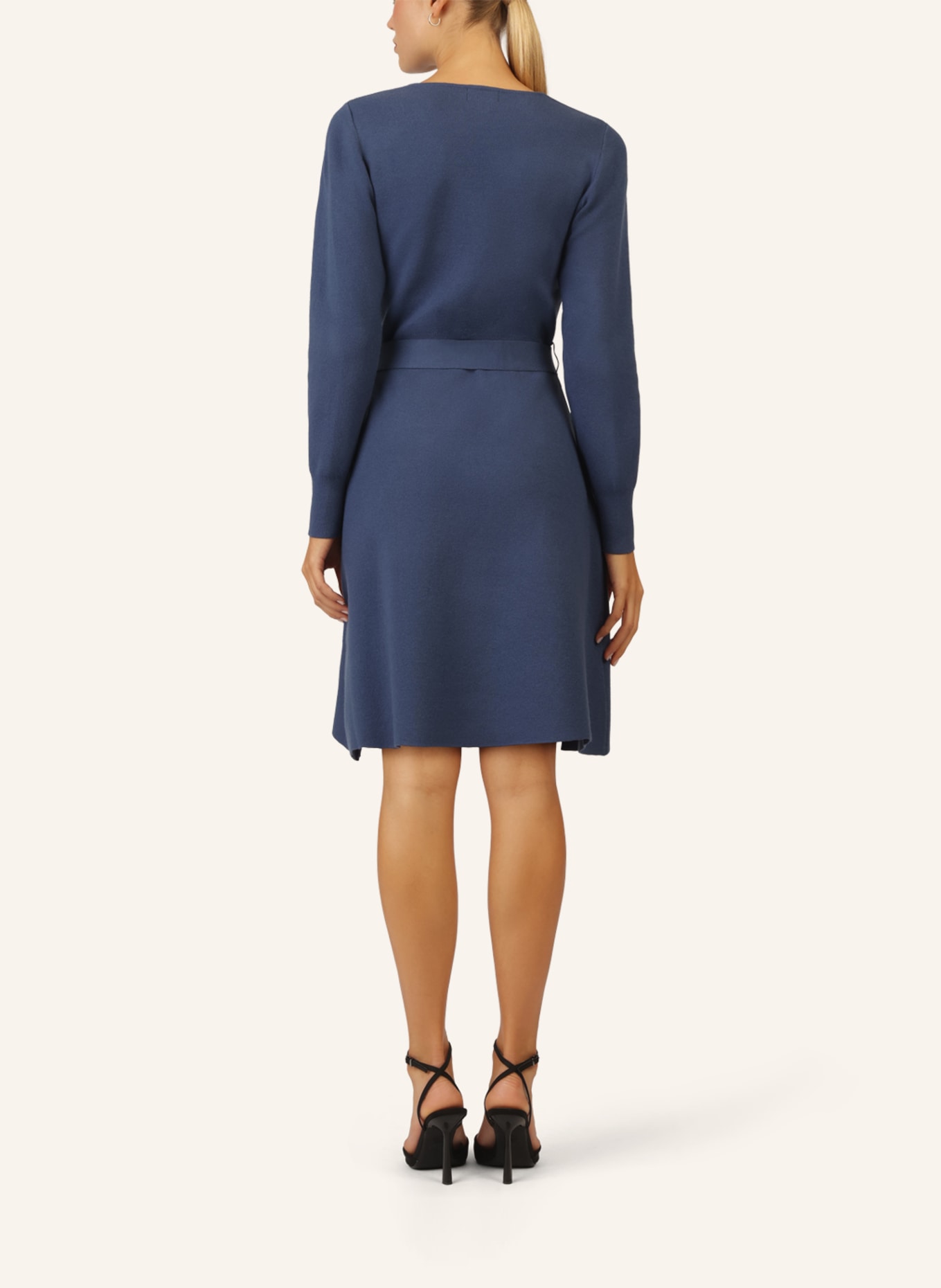 APART Strickkleid: BLAU